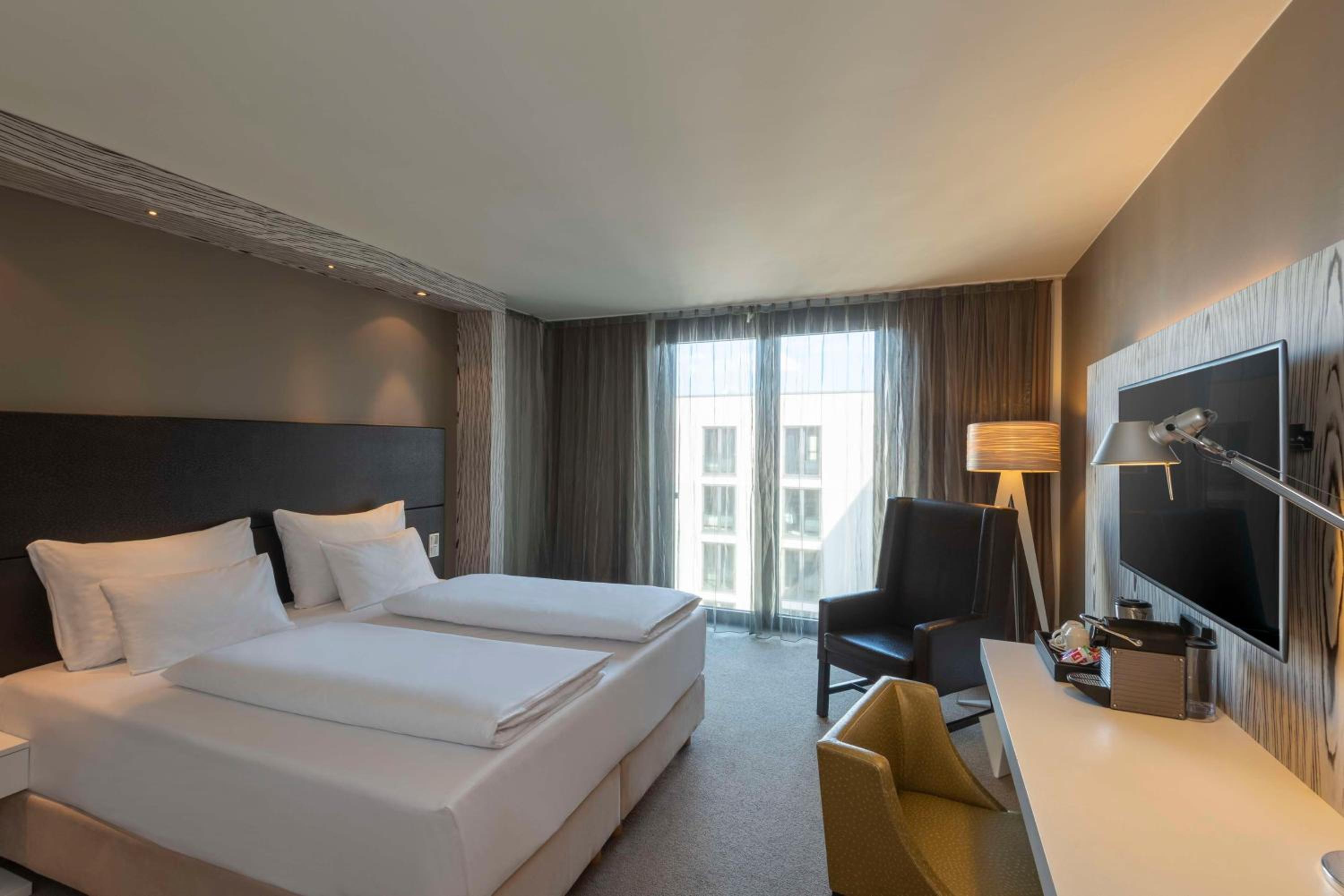 Deluxe King Room photo 1
