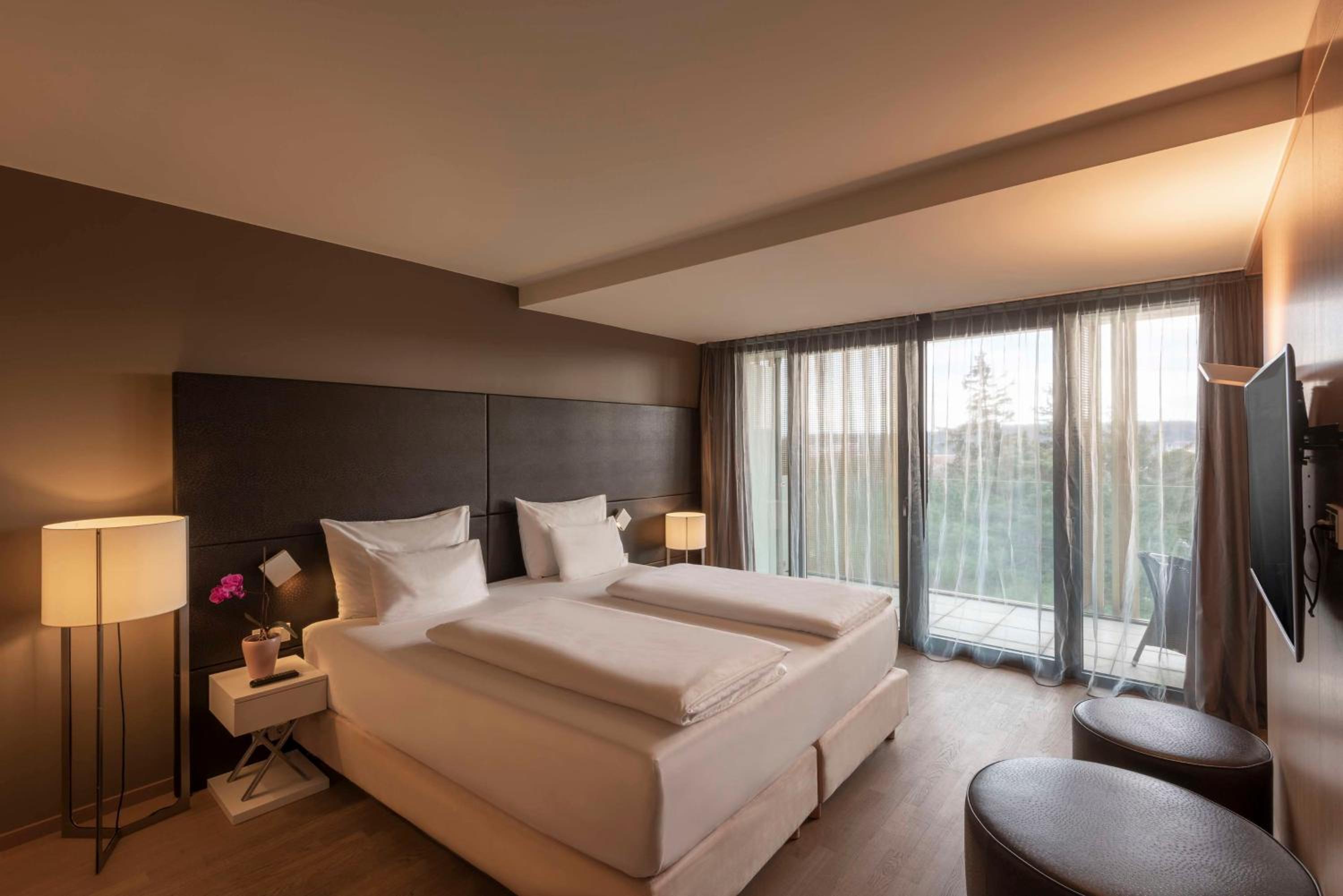 Junior King Suite with Balcony photo 1