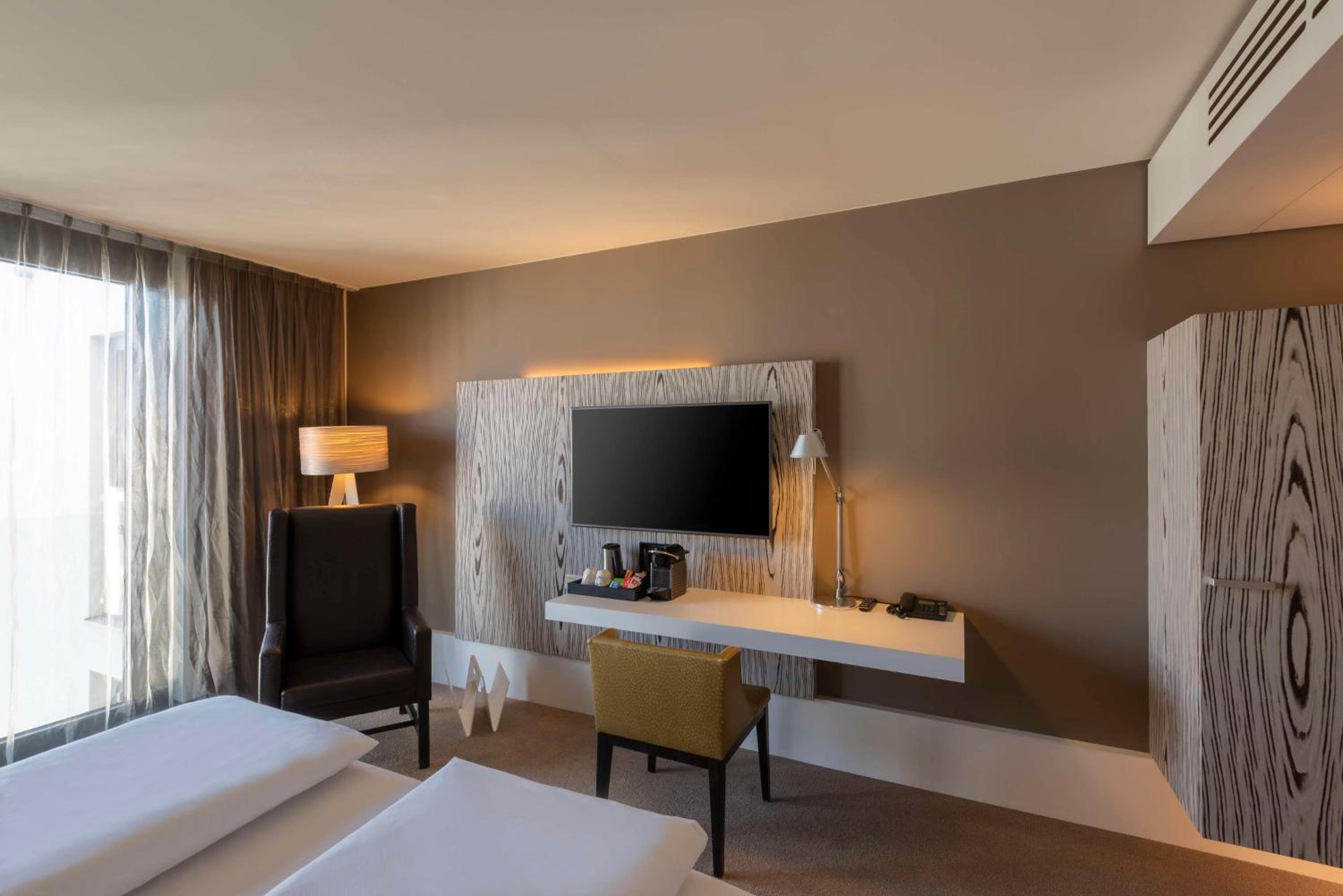 Deluxe King Room photo 2