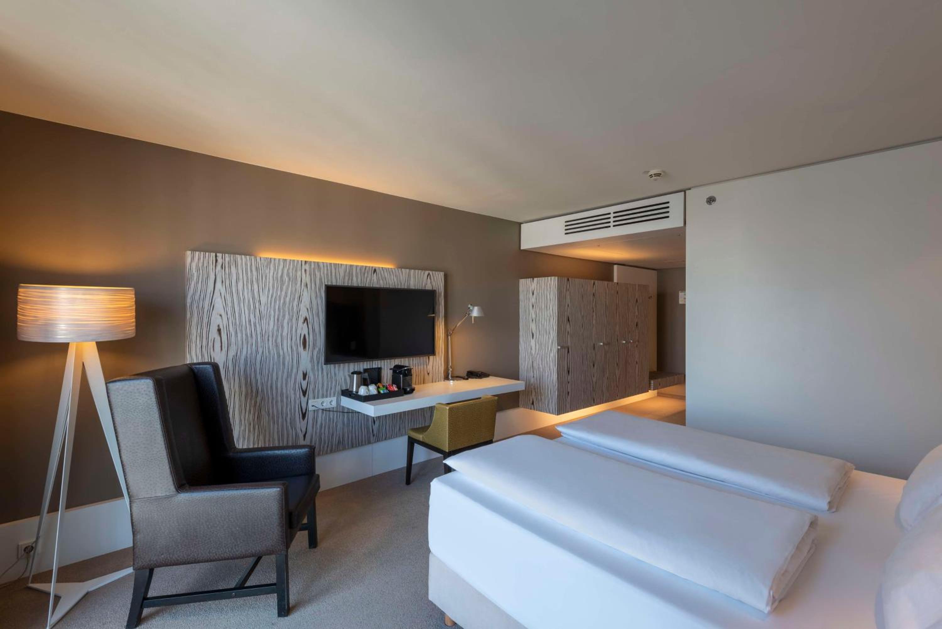 Deluxe King Room photo 3