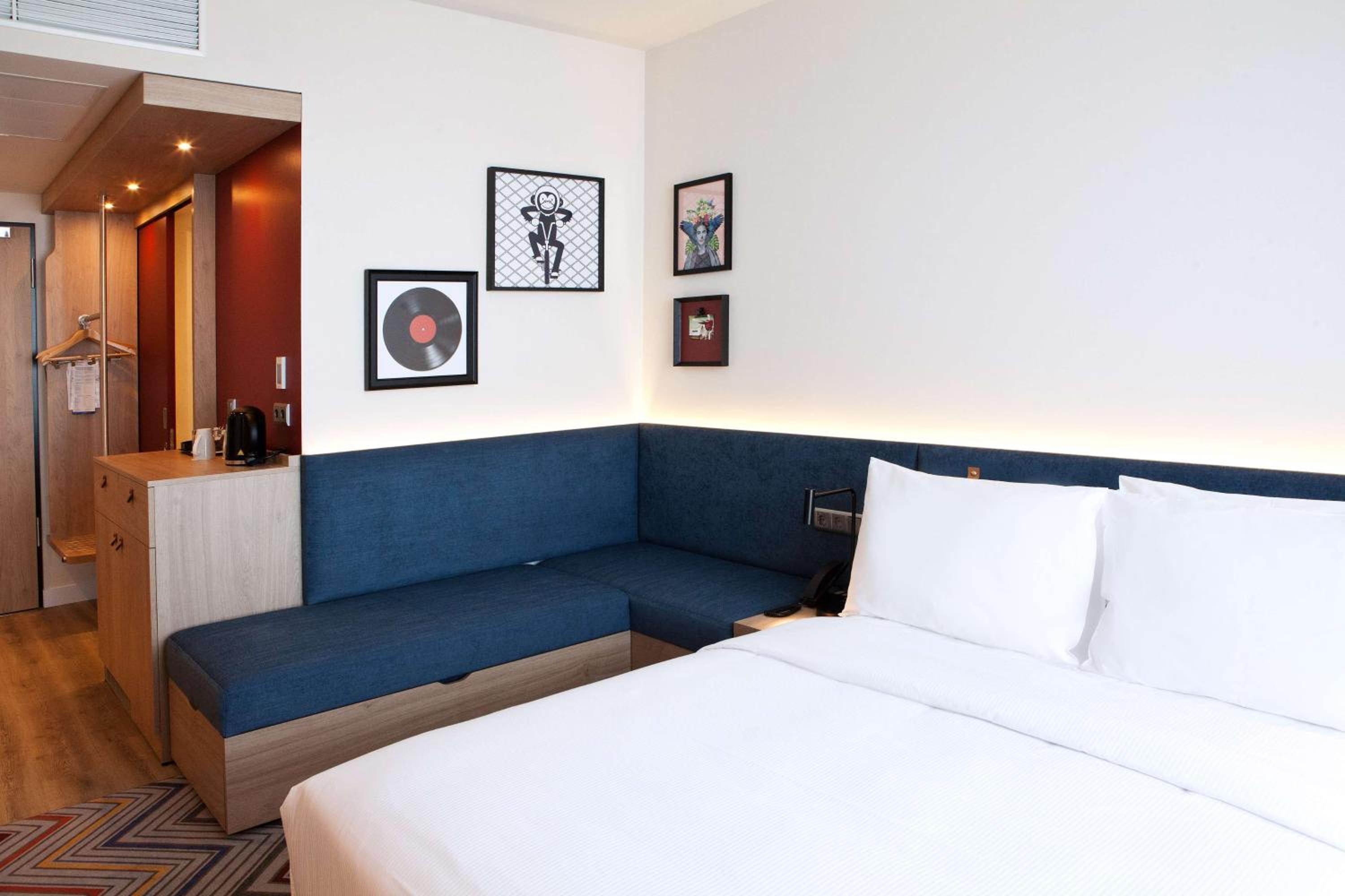 Queen Room with City View photo 3