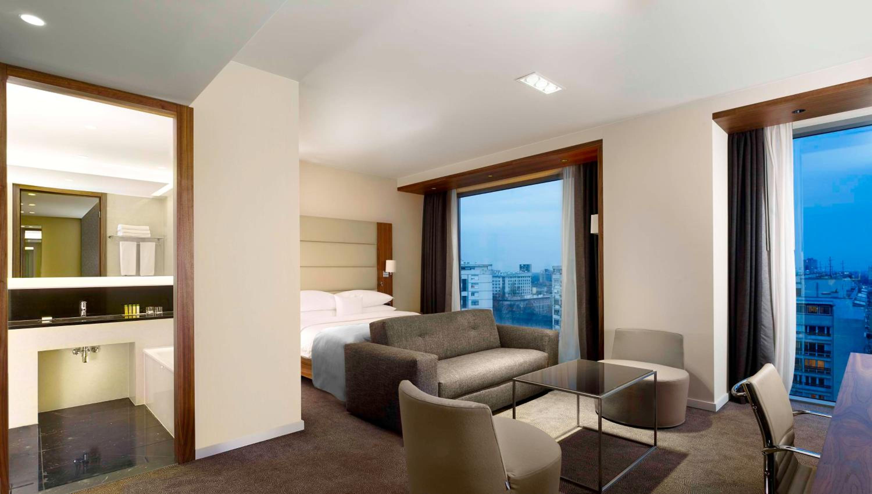 Deluxe King Room - Photo 1