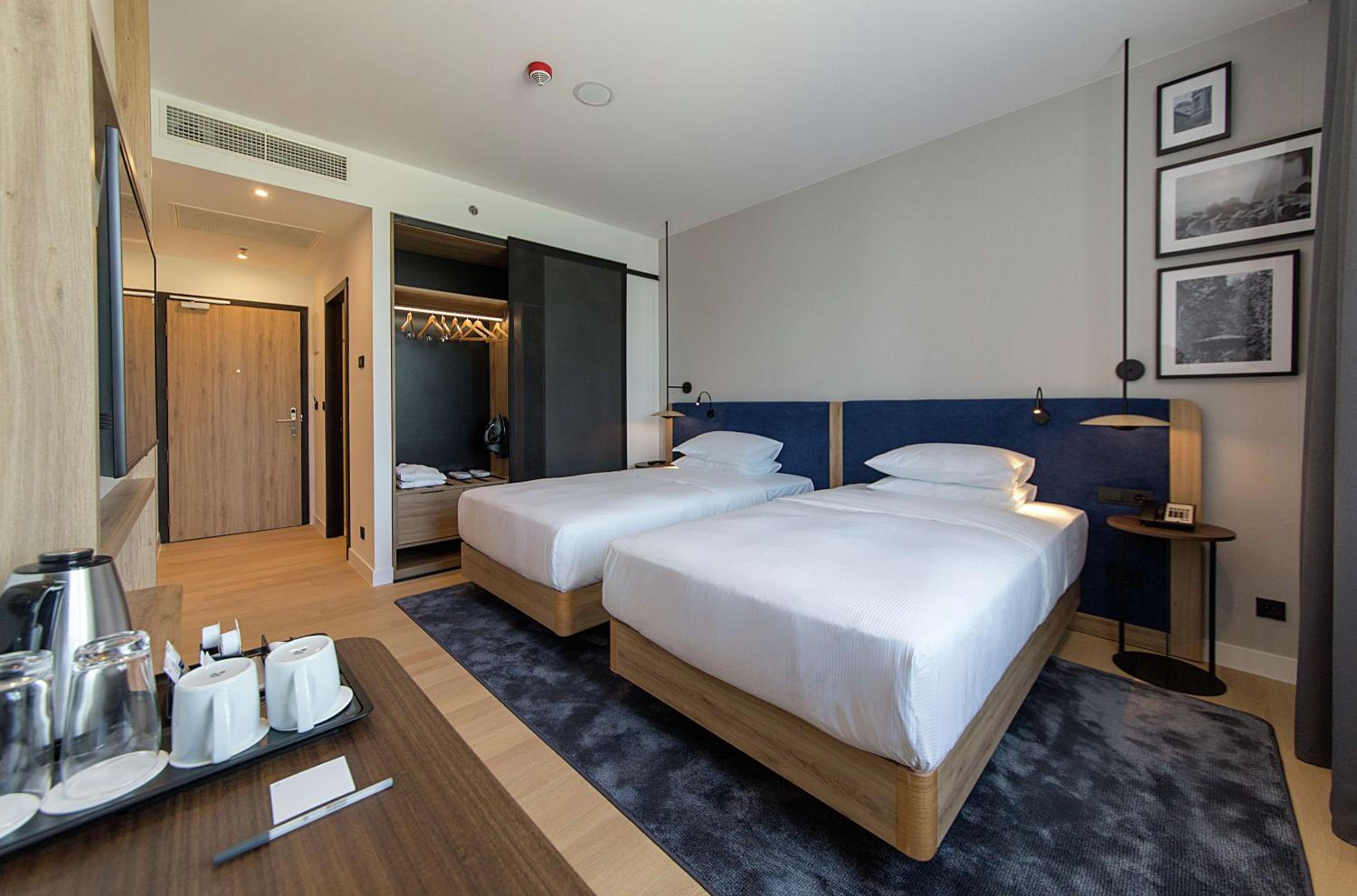 Twin Room - Photo 5