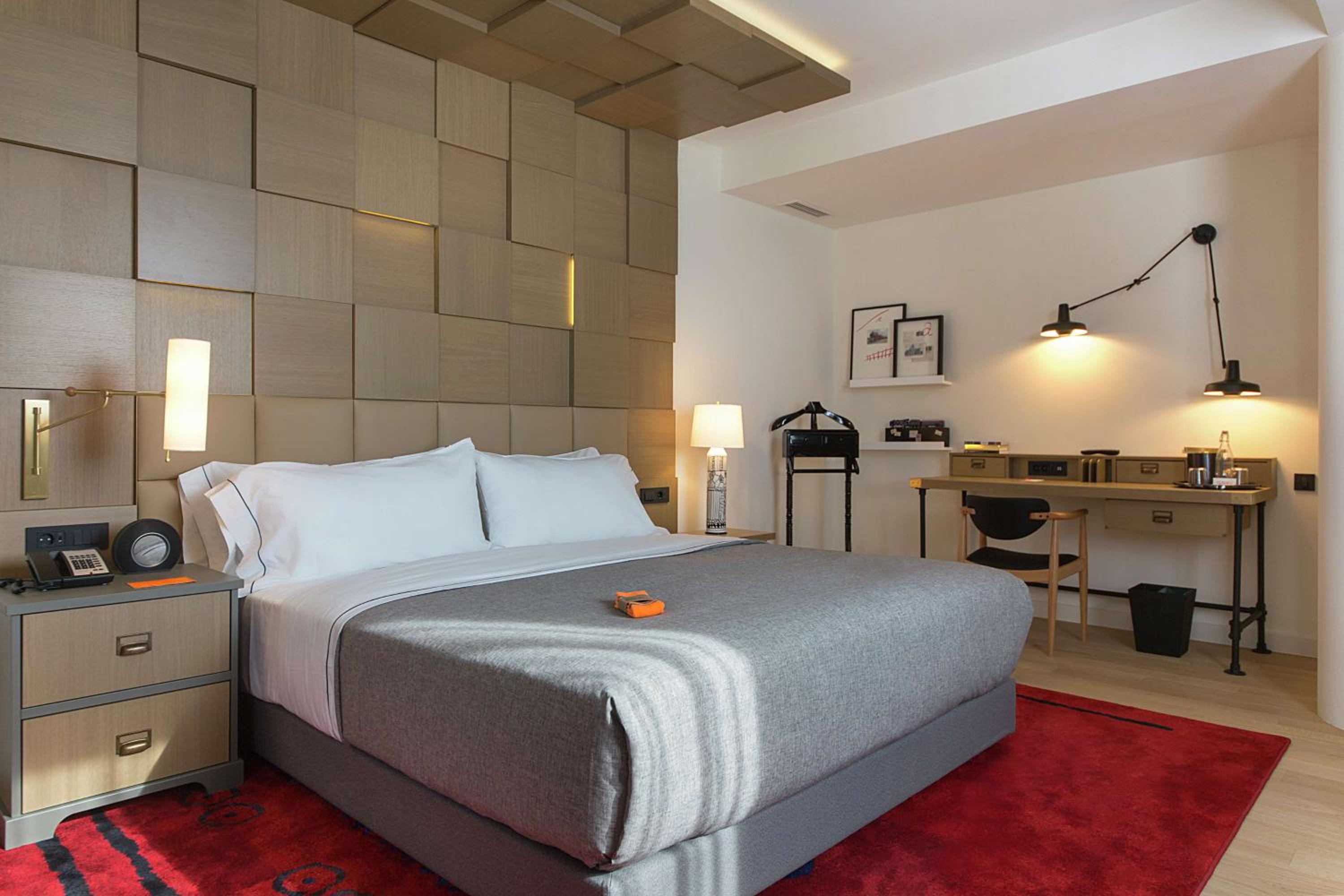 Premium Junior King Suite - Photo 3