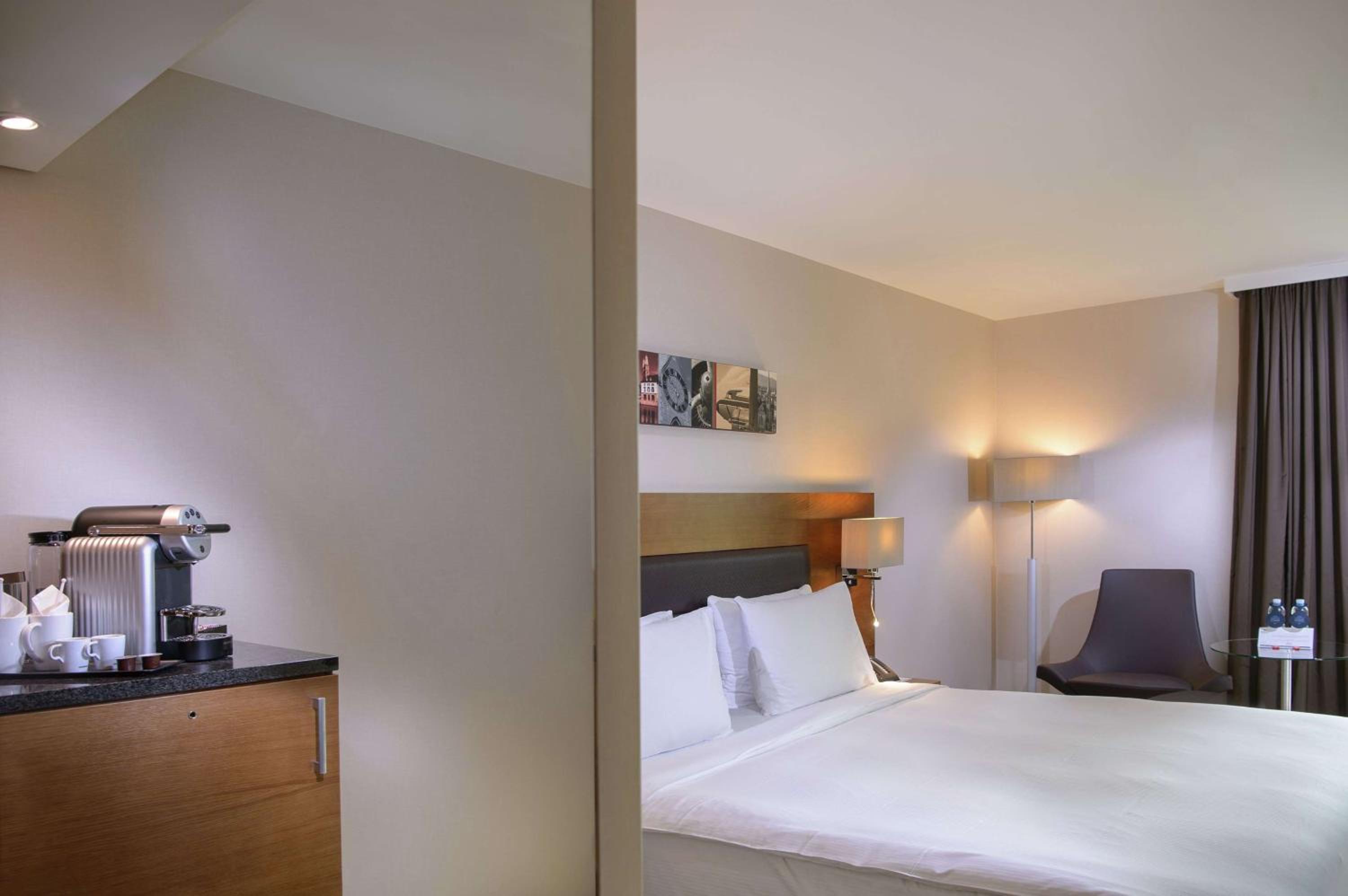 Executive Queen Room with Executive Lounge Access