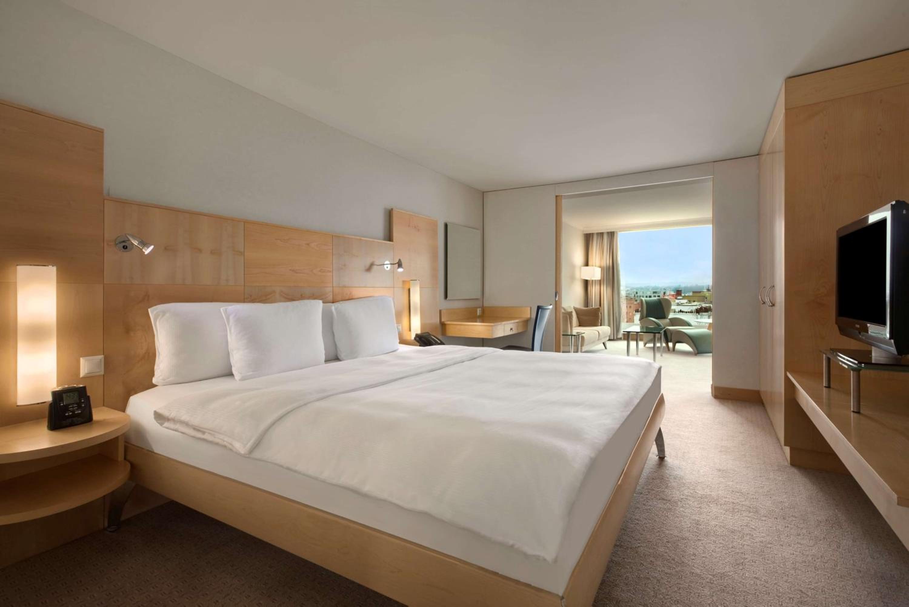 King Relaxation Suite with Executive Lounge Access photo 2