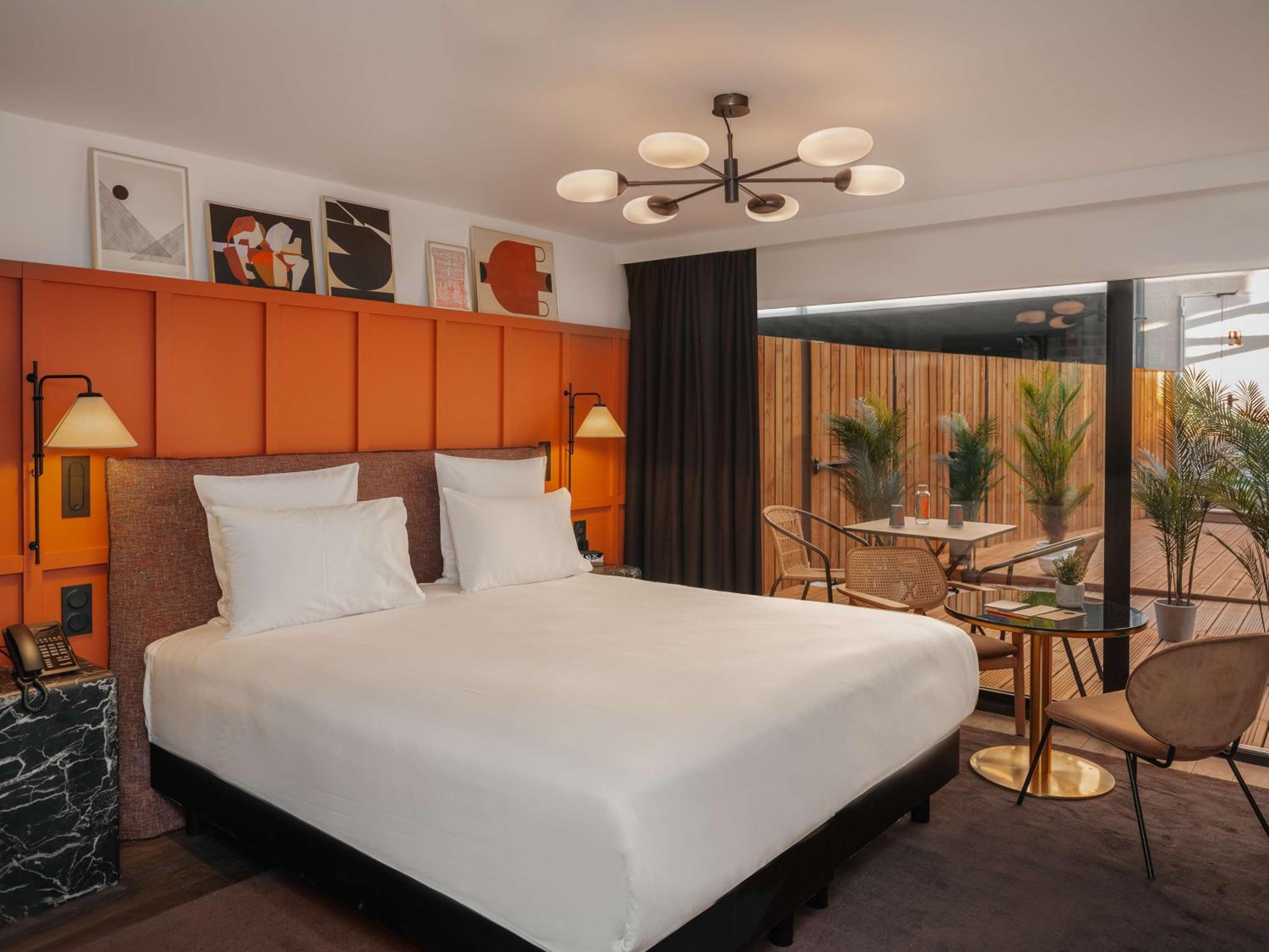 Deluxe King Room with Balcony - Photo 1