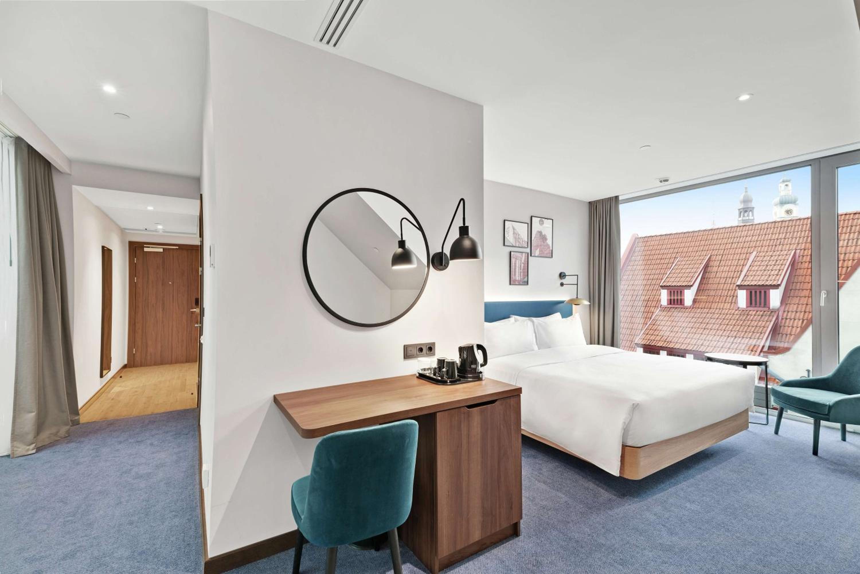 Deluxe King Room with City View - Photo 1