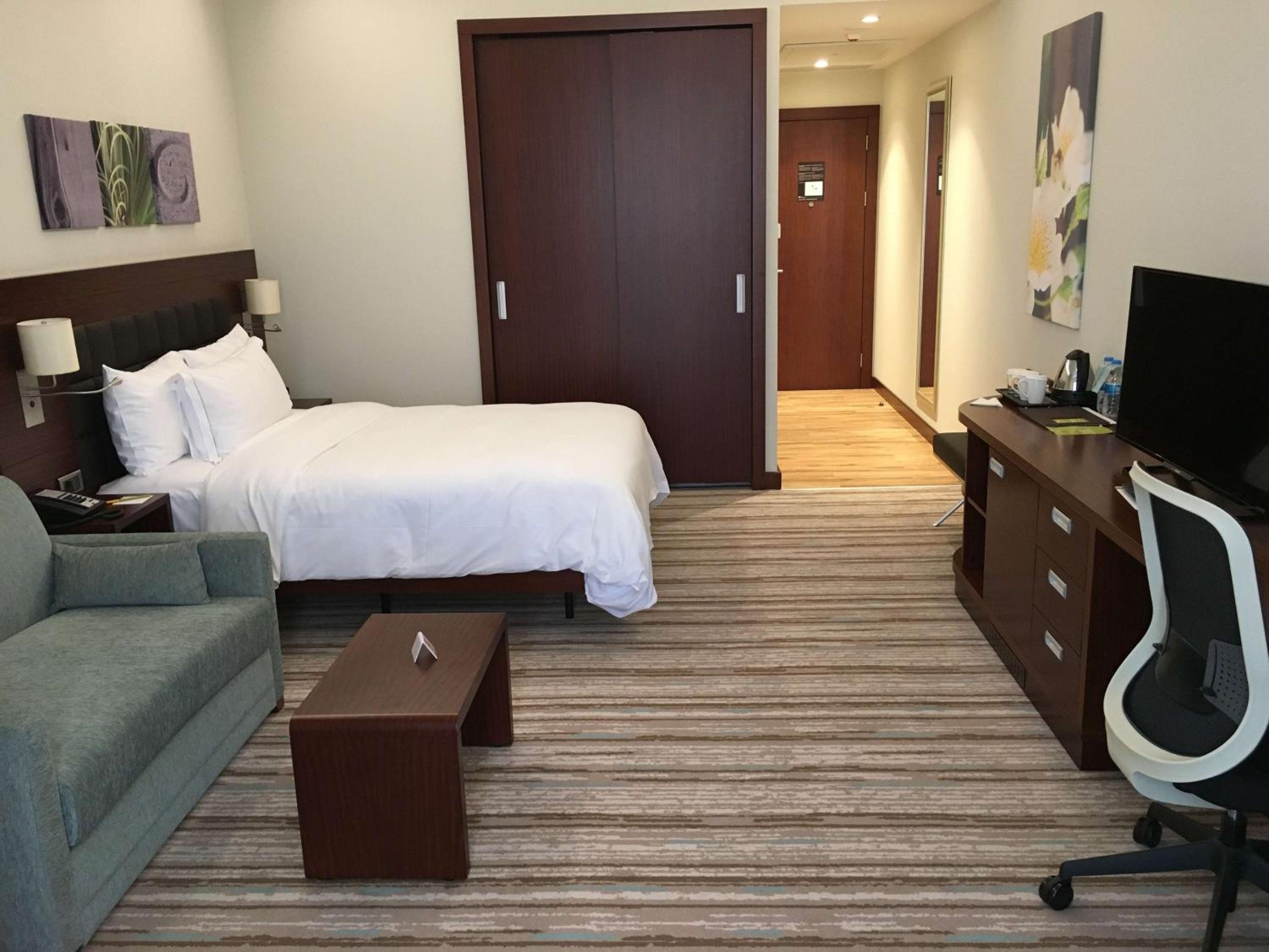 Queen Family Room