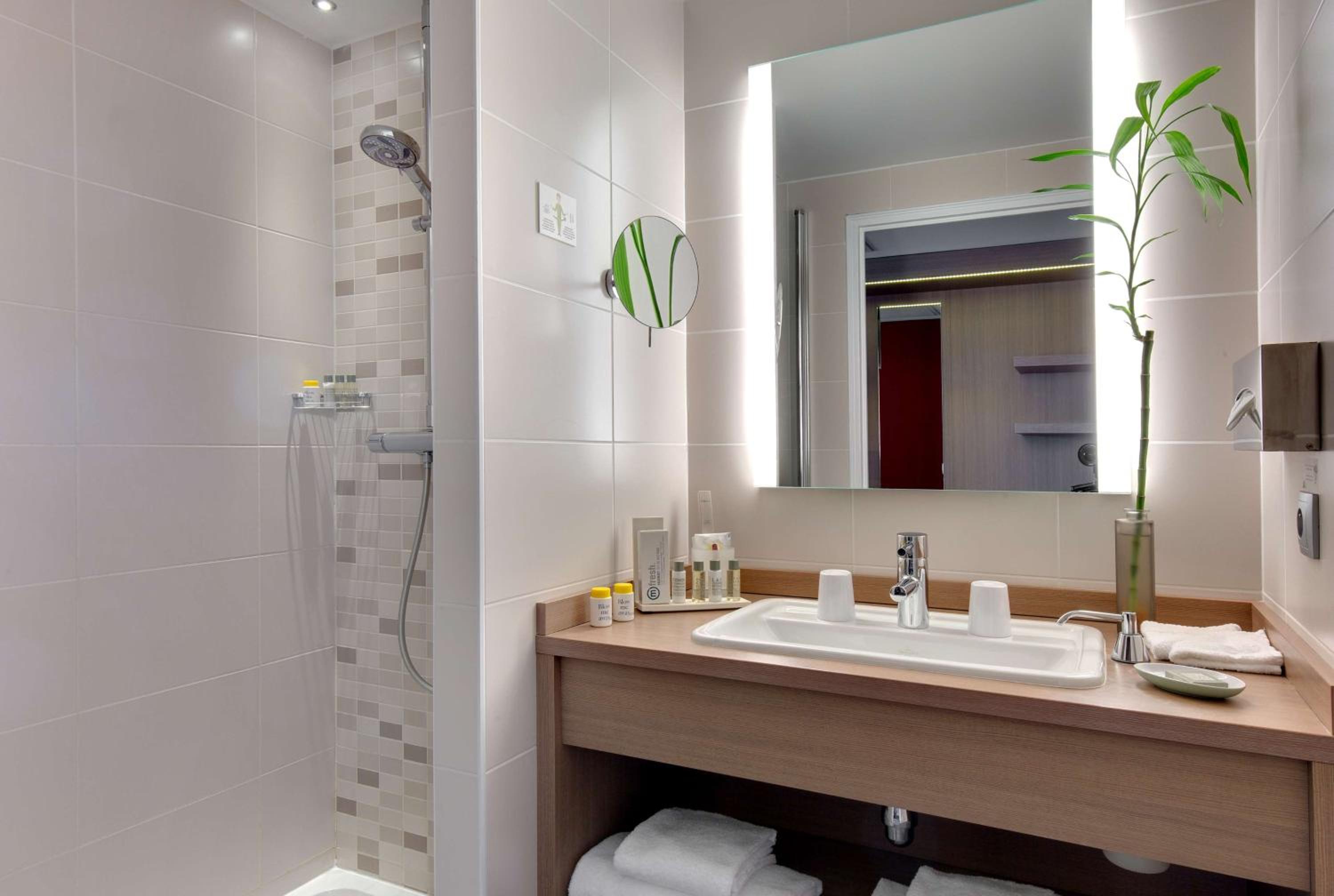 King Guest Room - Photo 7