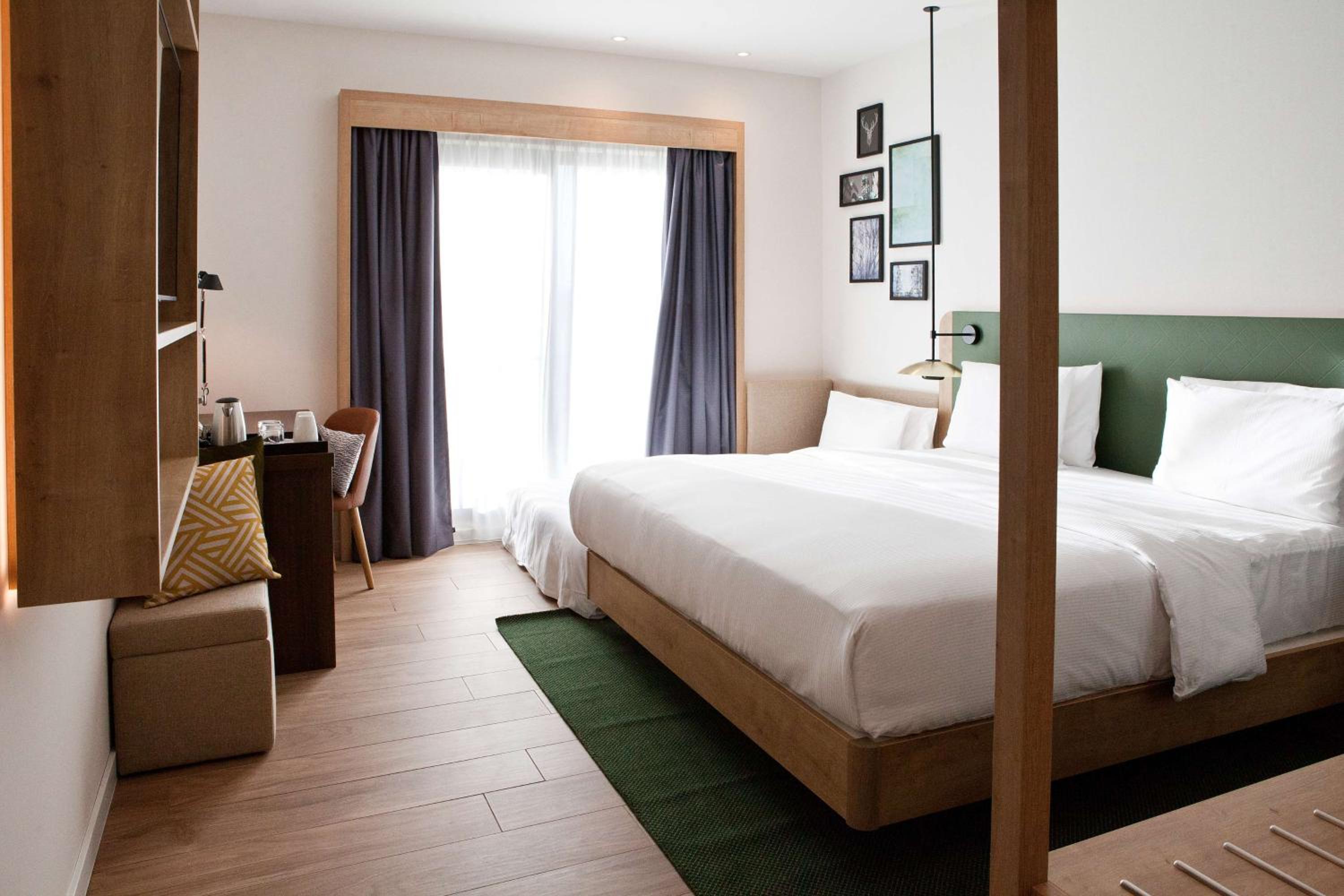 King Room with Sofa Bed - Photo 2