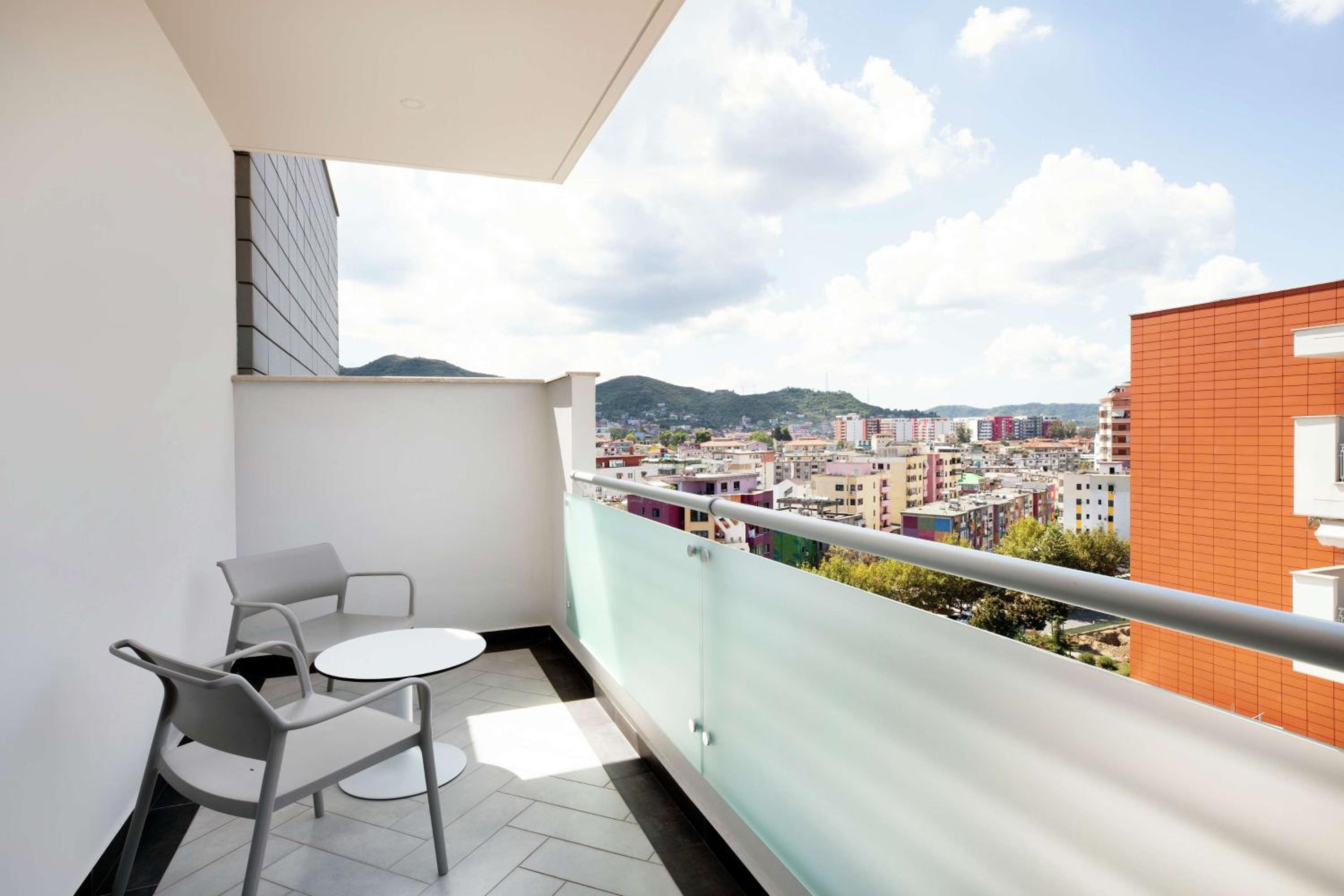 One-Bedroom King Suite with Balcony photo 2