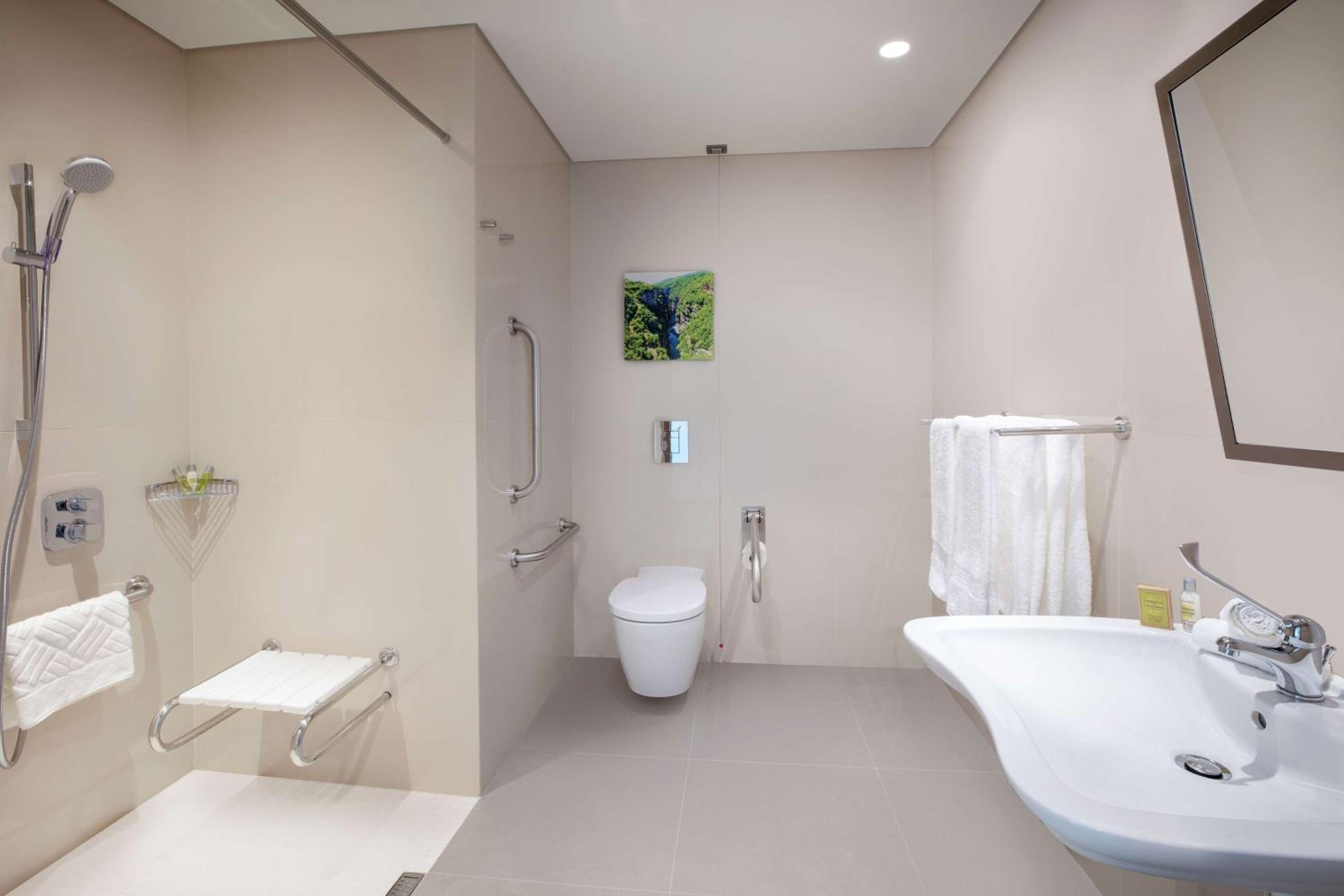 King Room - Mobility Accessible  photo 3