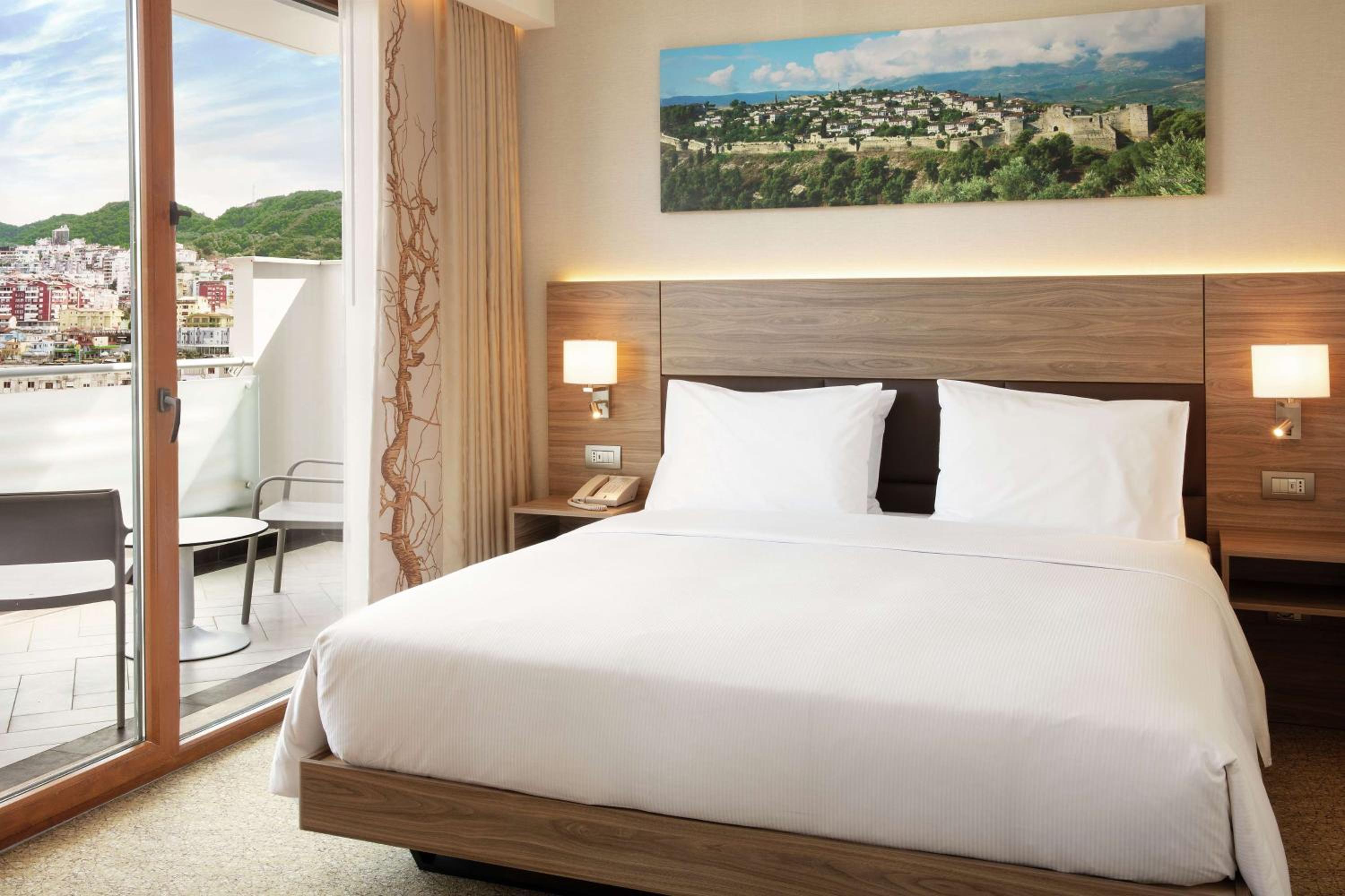 King Room with Balcony photo 2