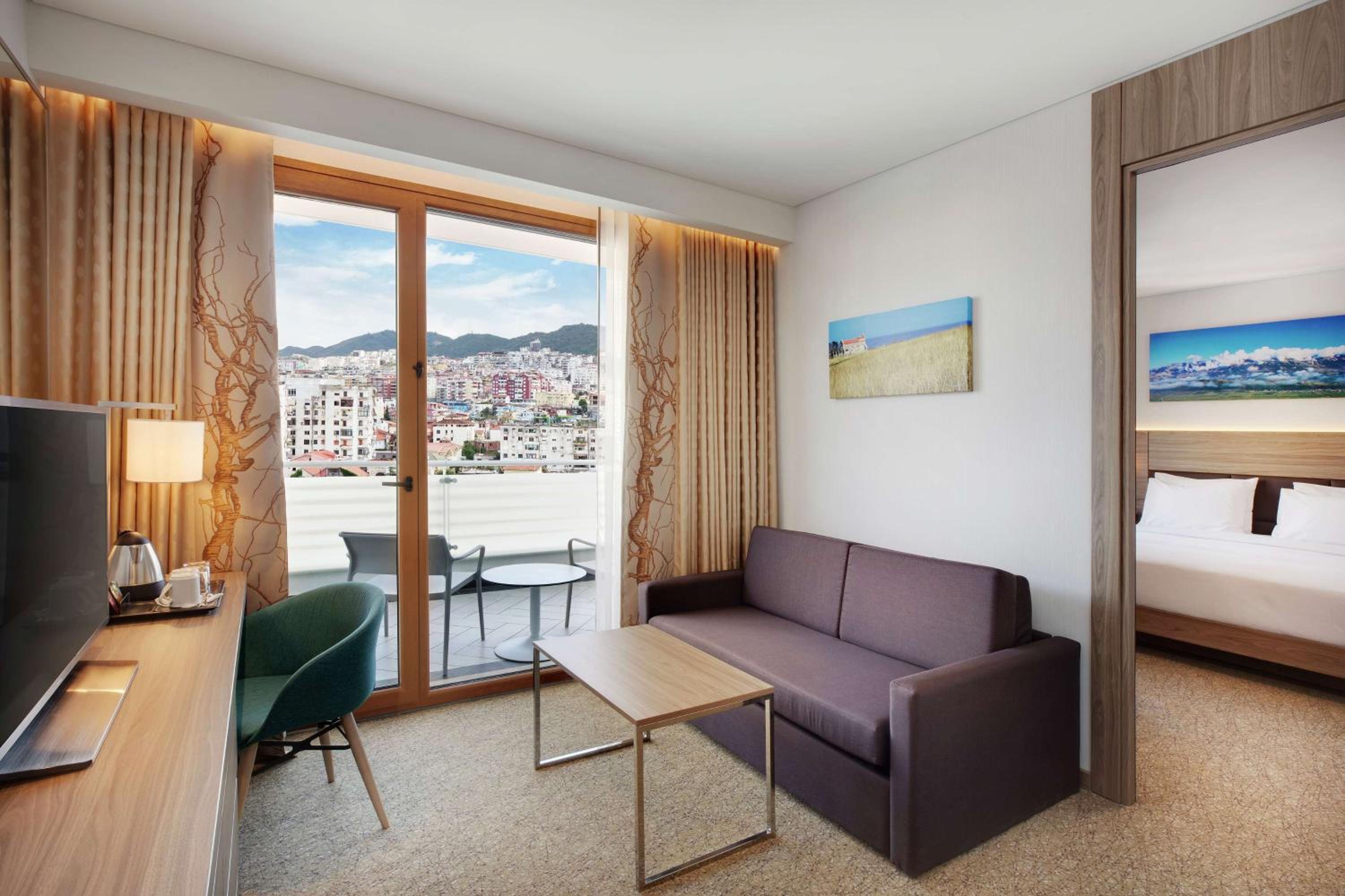 Deluxe King Family Room with Balcony photo 3