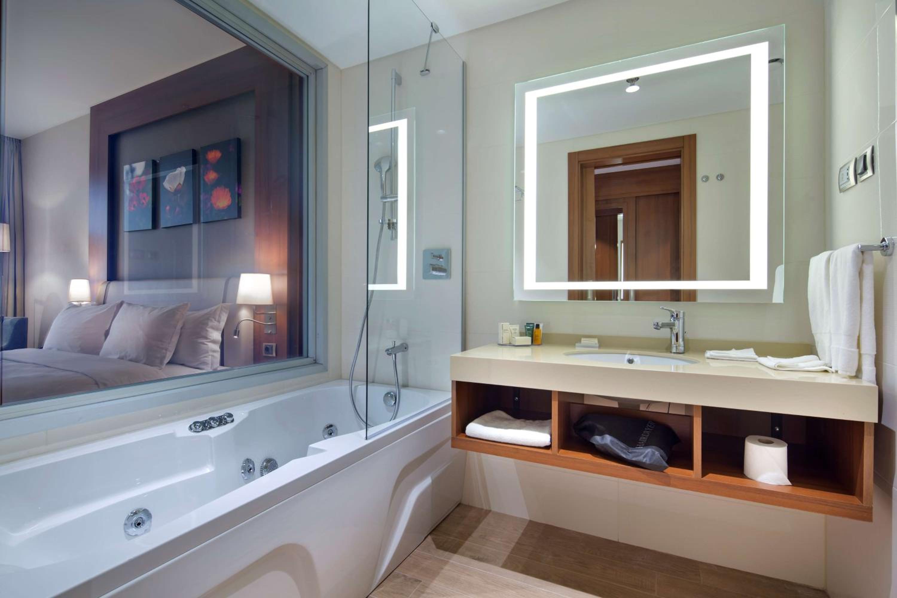 One-Bedroom King Suite