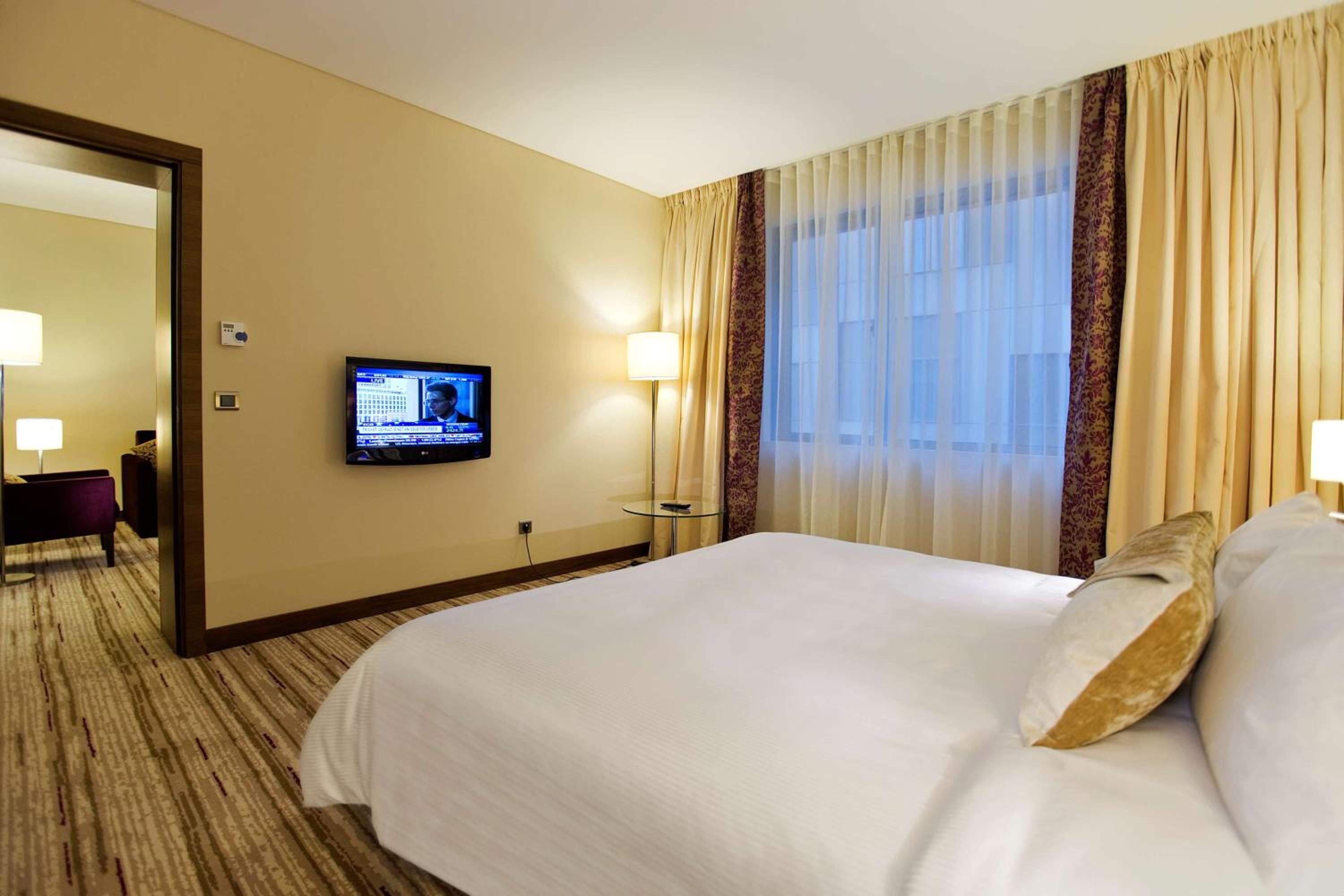 One-Bedroom King Suite
