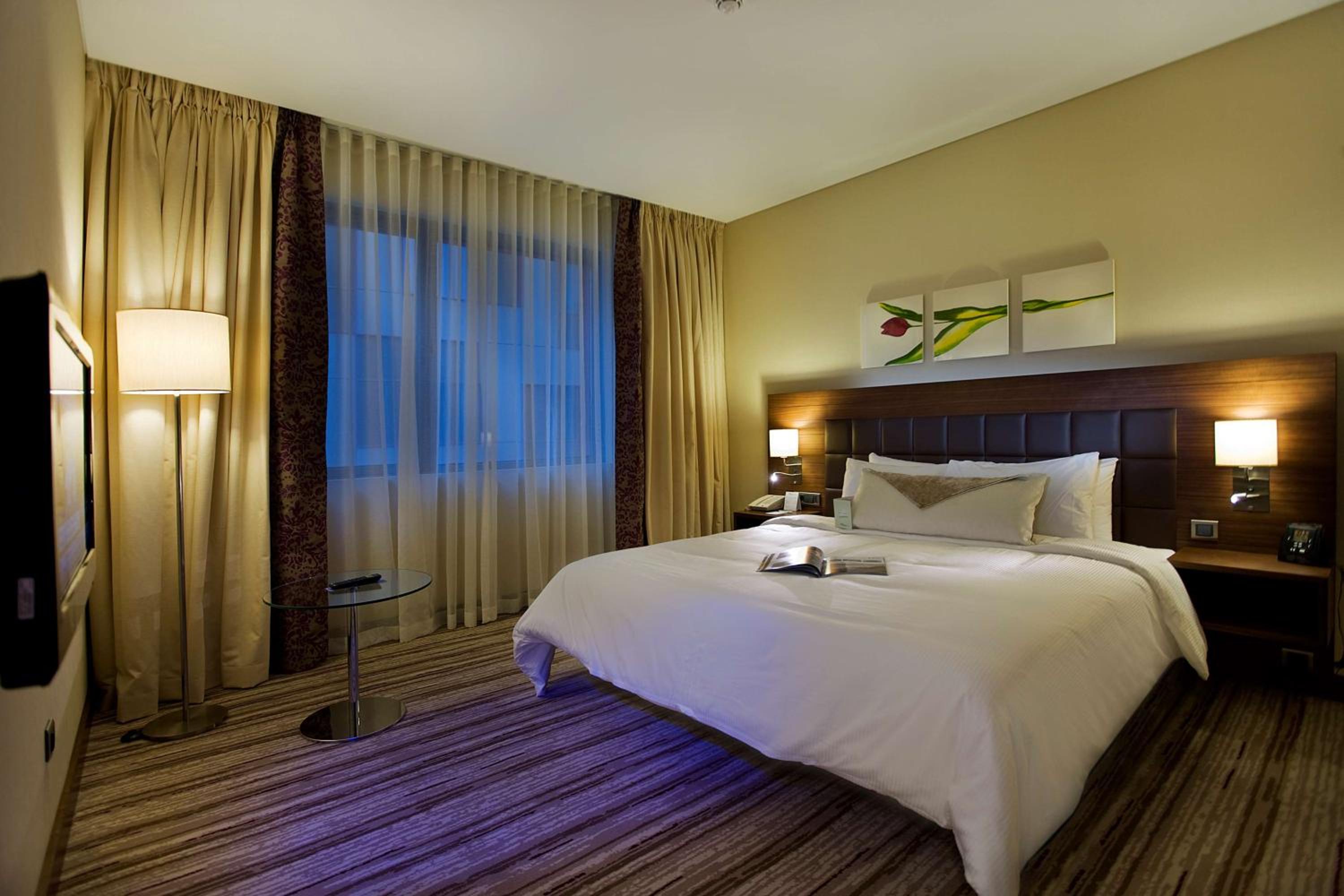One-Bedroom King Suite