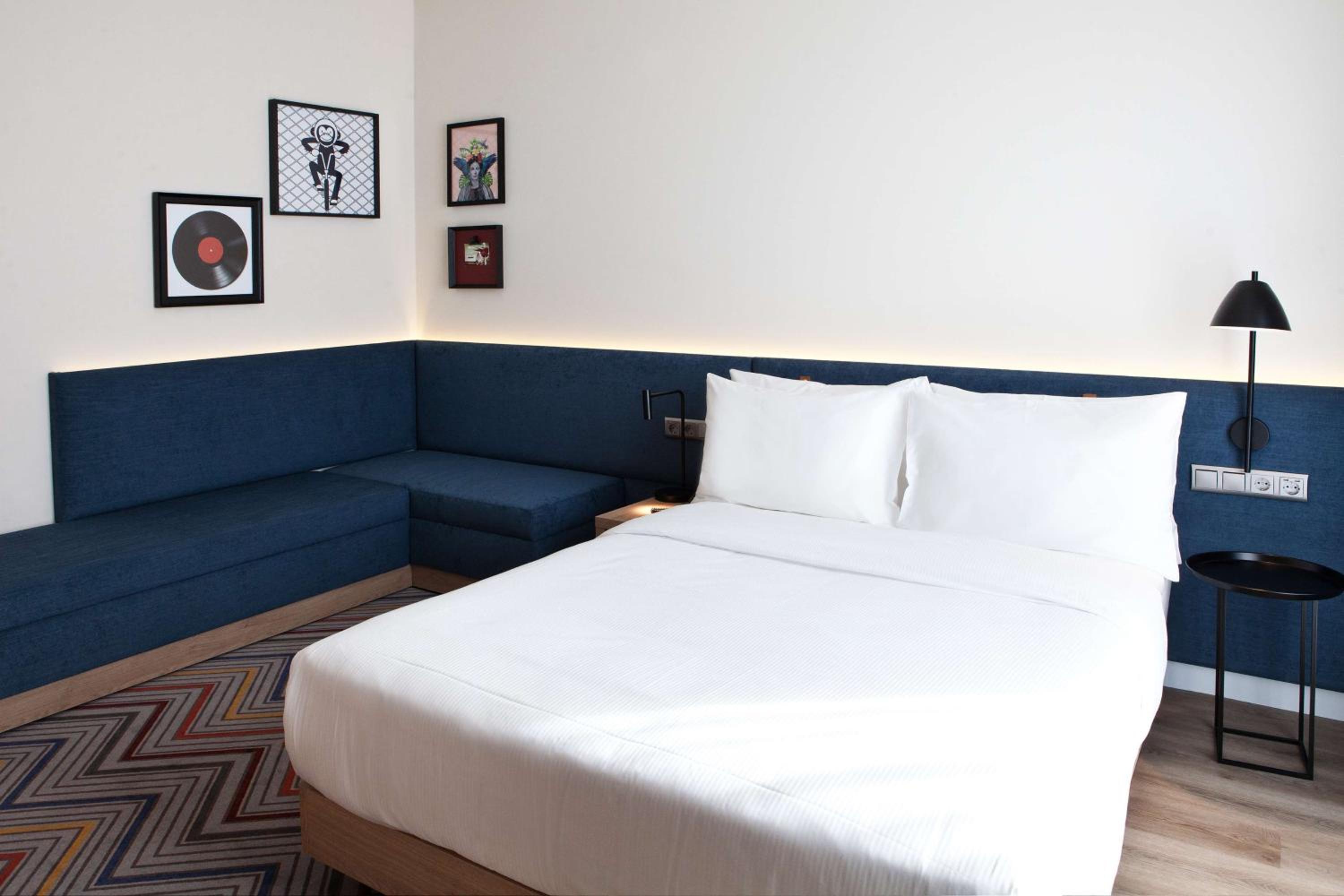 King Room thumbnail 5