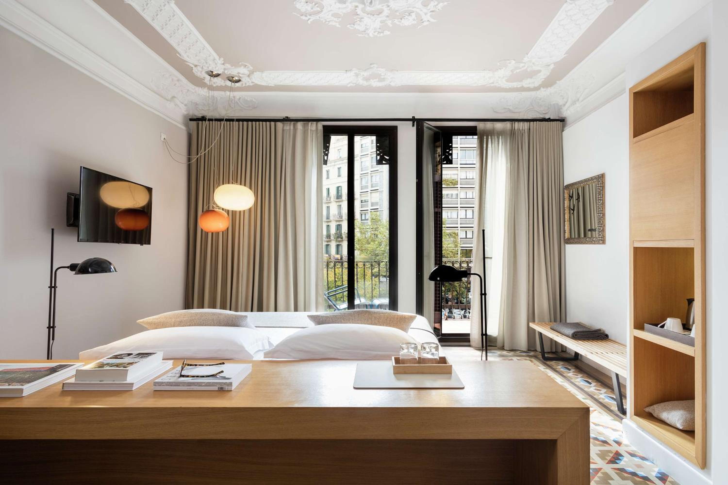 Modernist Premium King Room thumbnail 6