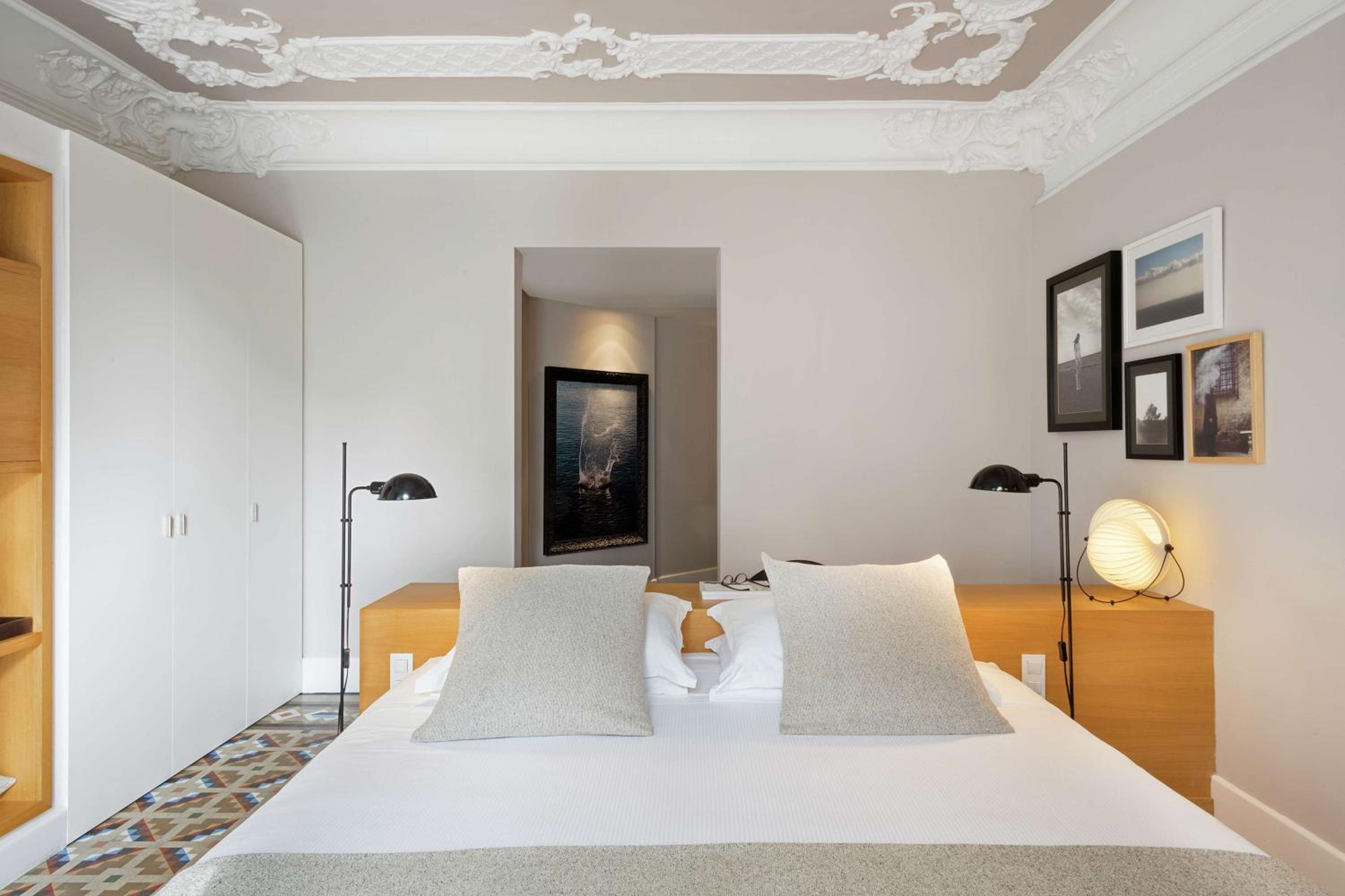 Modernist Premium King Room thumbnail 5