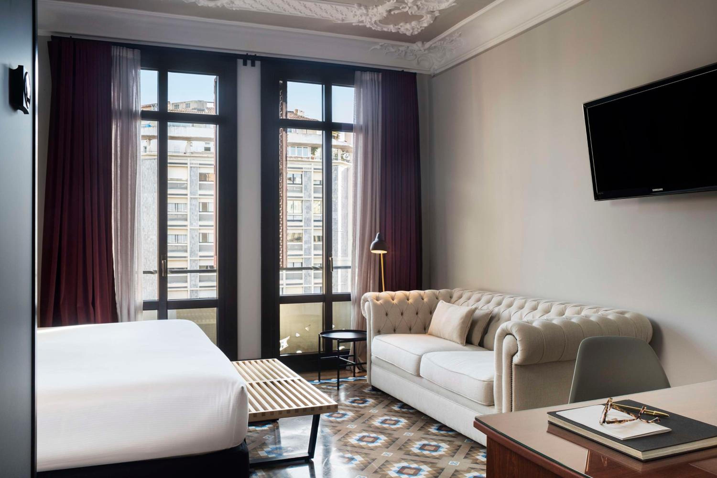 Modernist Premium King Room