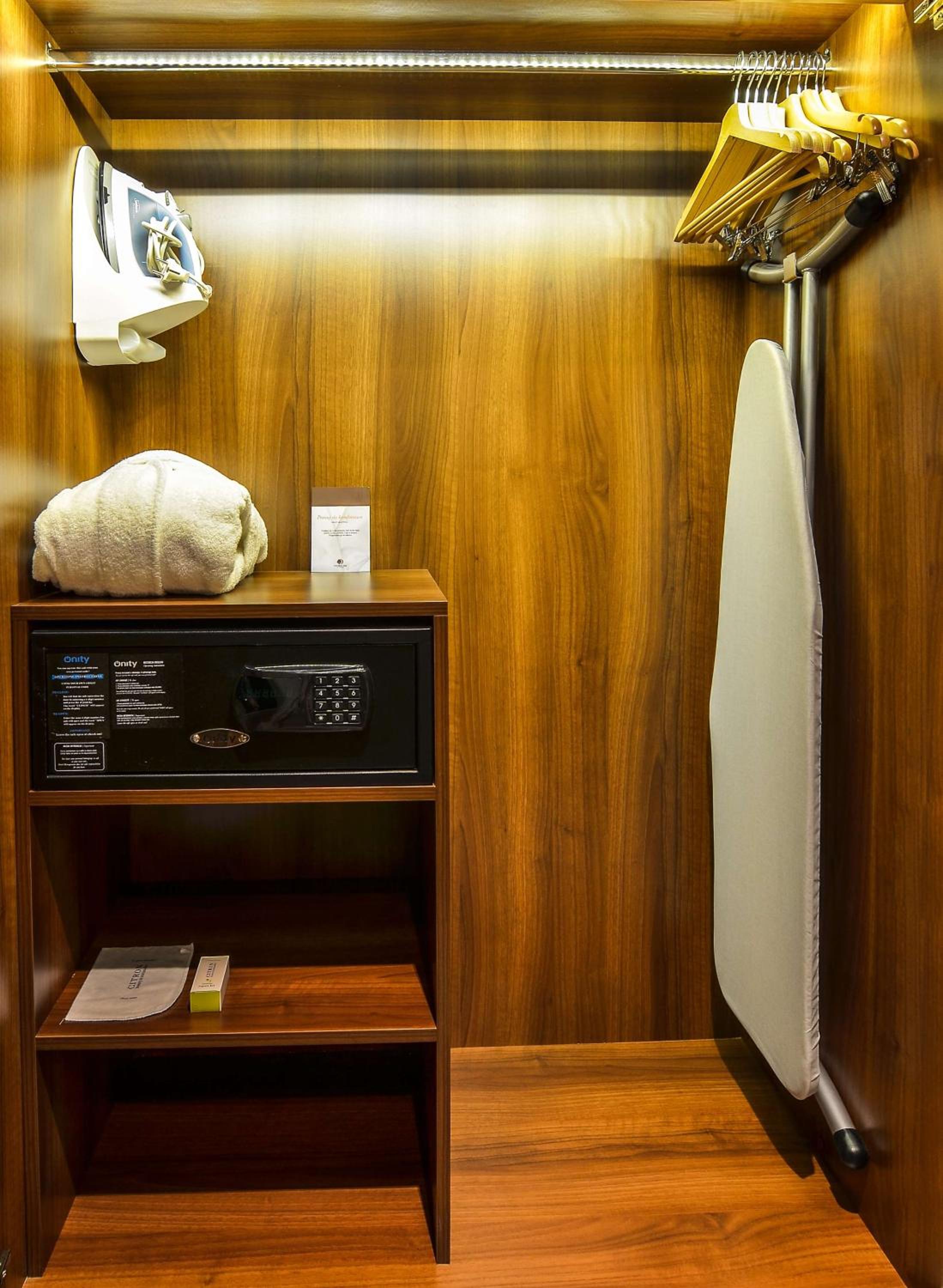 King Guest Room photo 2
