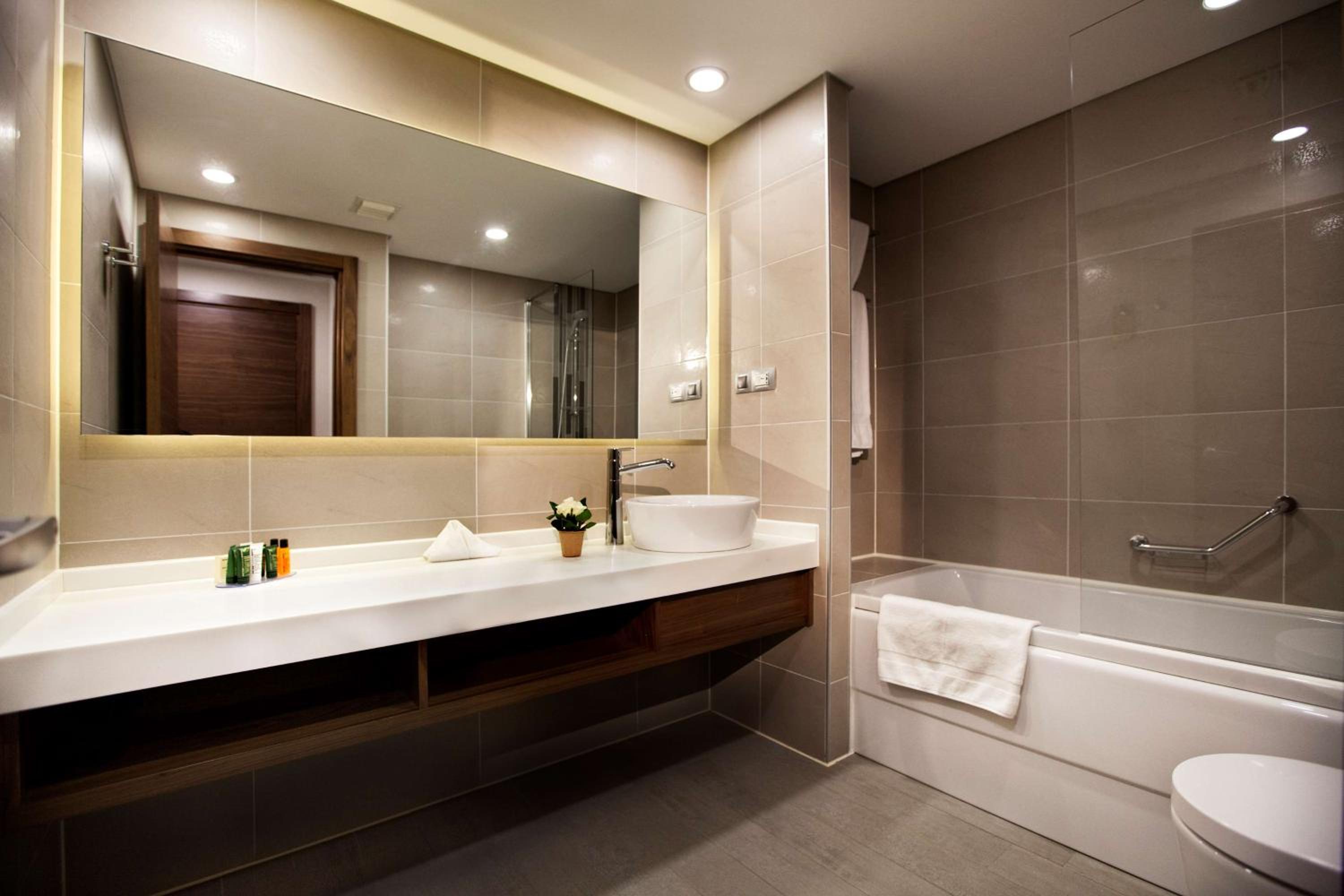 One-Bedroom King Suite