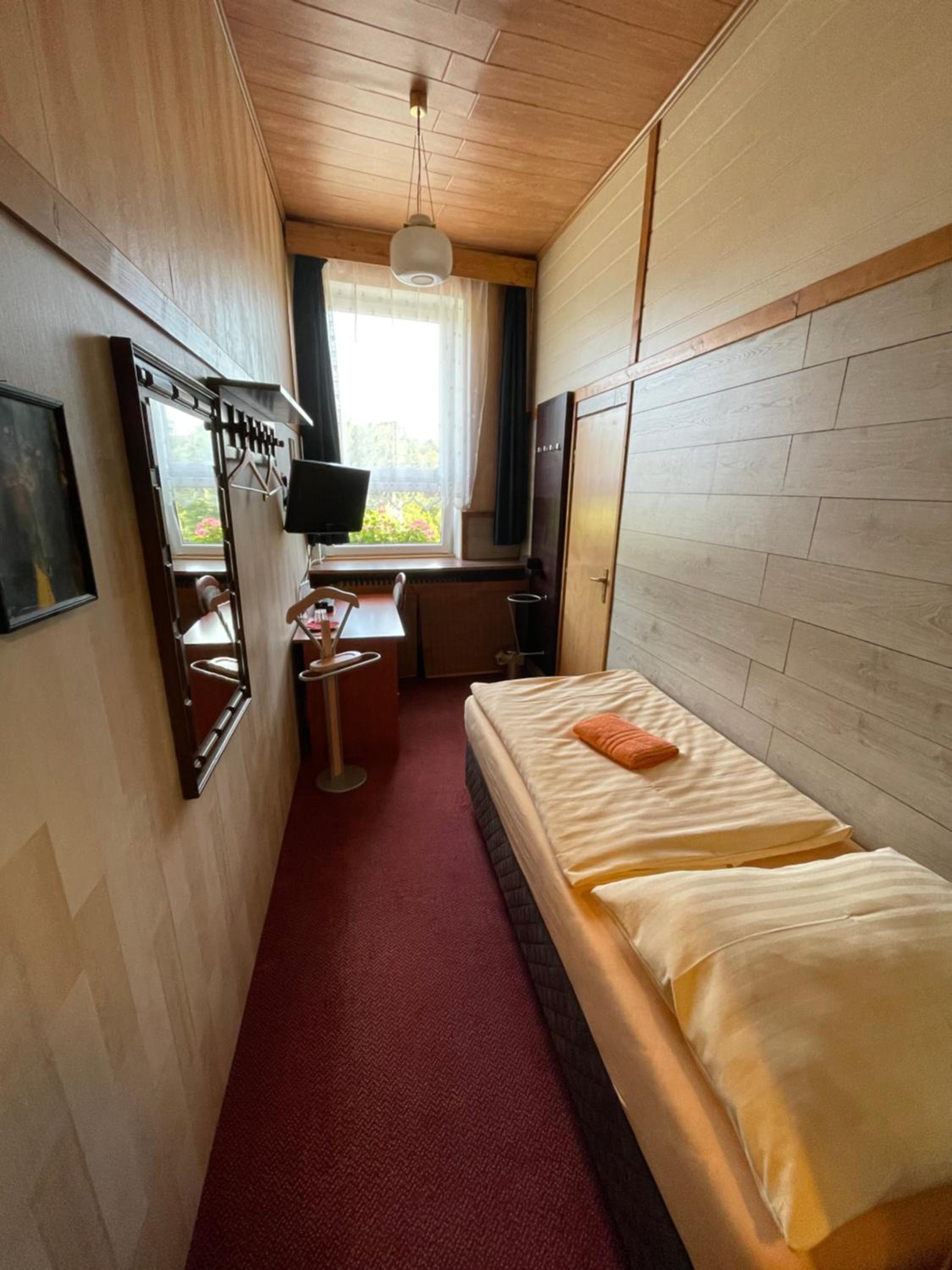 Single Room with Private Bathroom photo 1