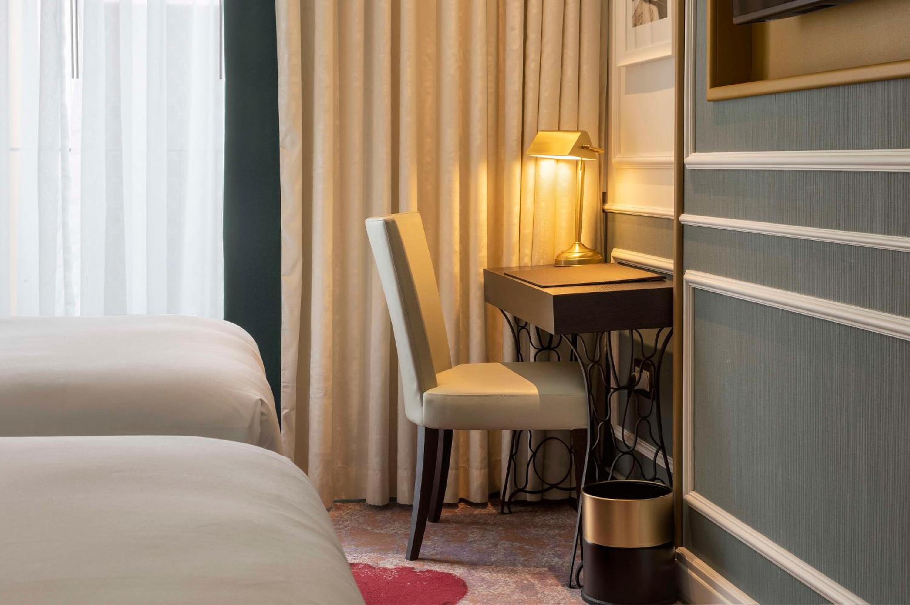 Deluxe Twin Room - Photo 7
