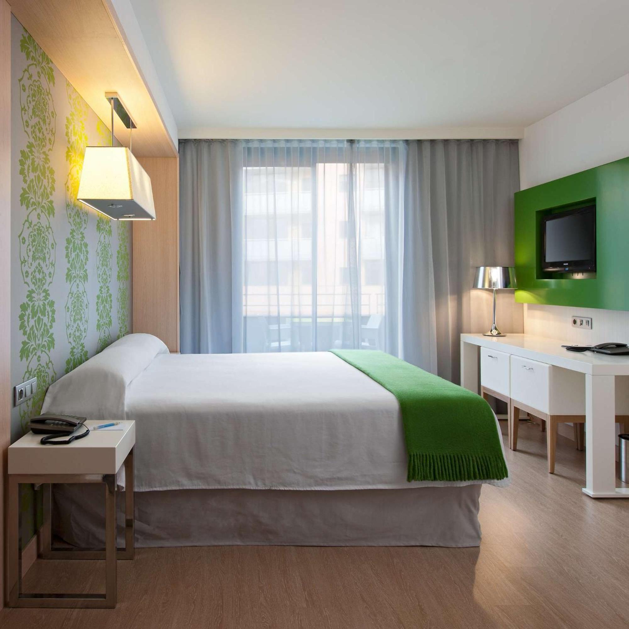 King Guest Room with Balcony