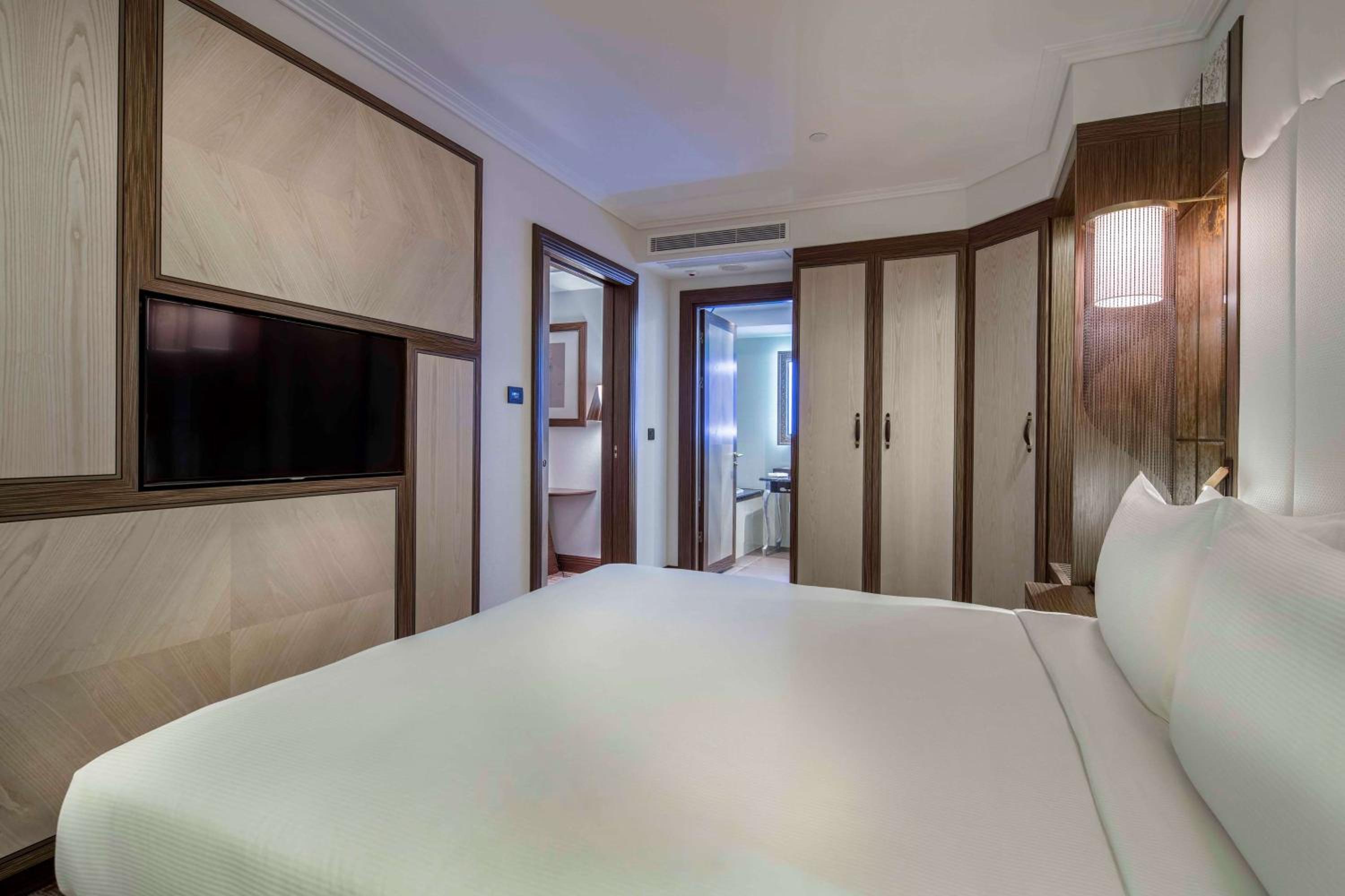 One-Bedroom King Suite - Photo 1