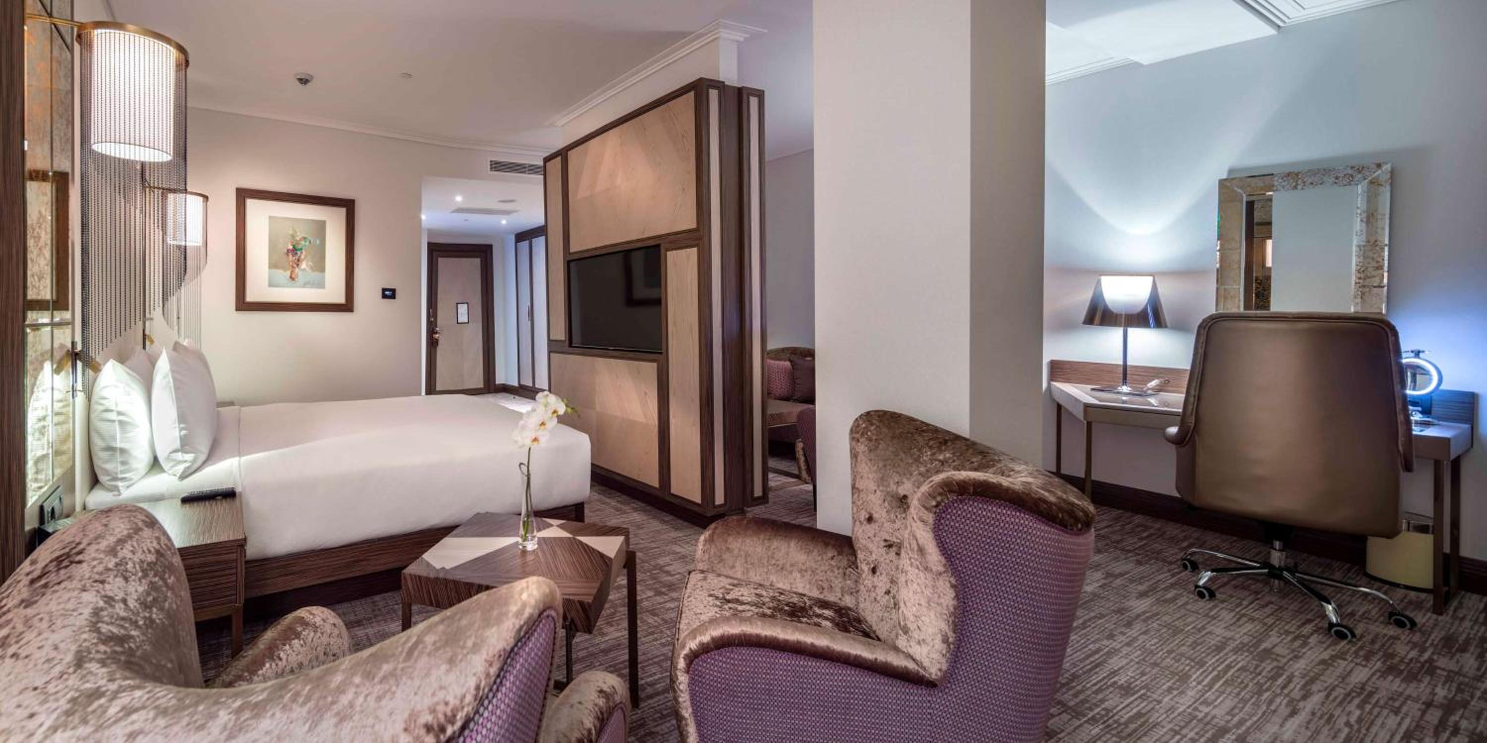 Junior King Suite - Lounge Access - Photo 3