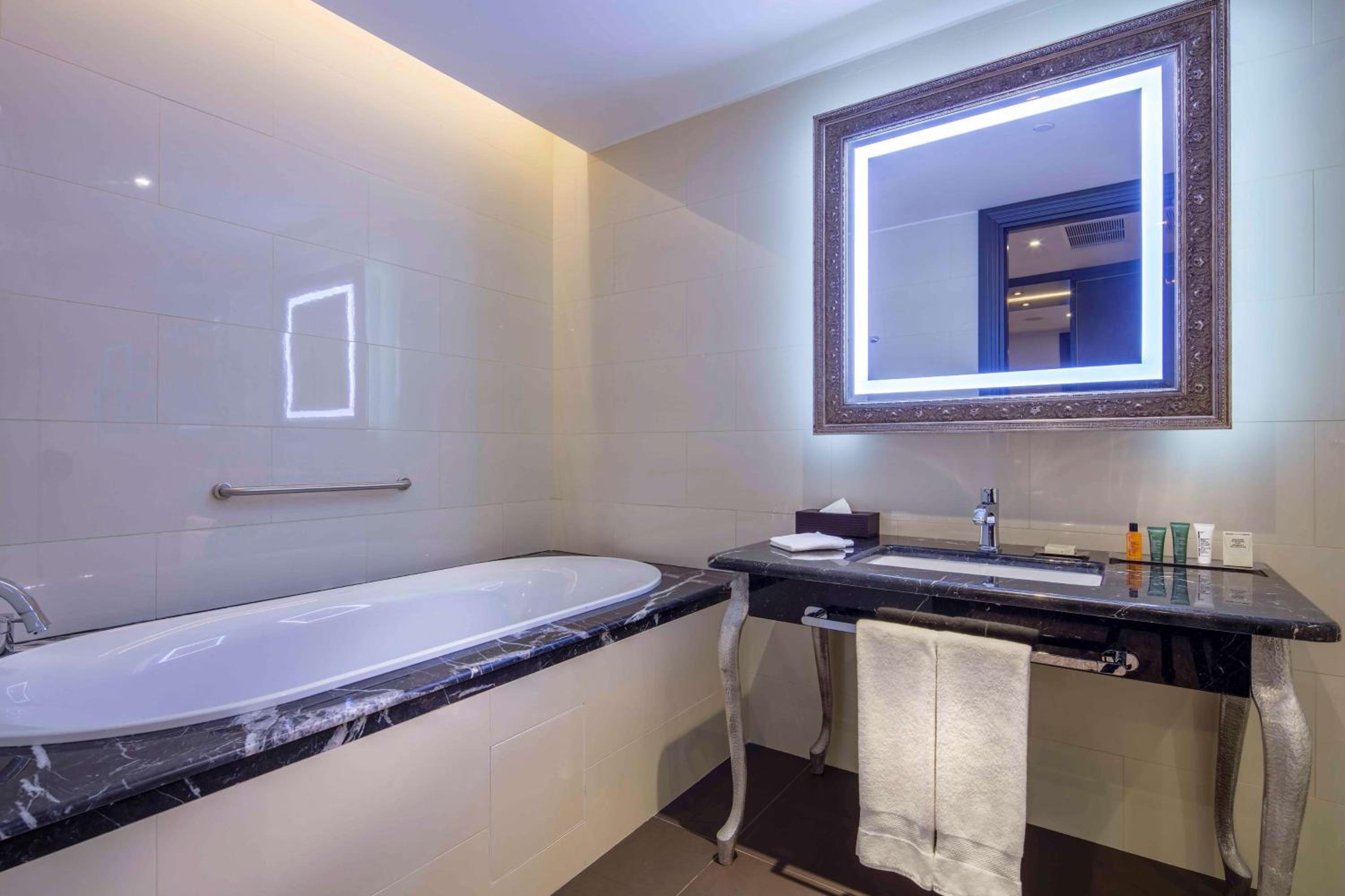 King Room with Park View - Photo 5