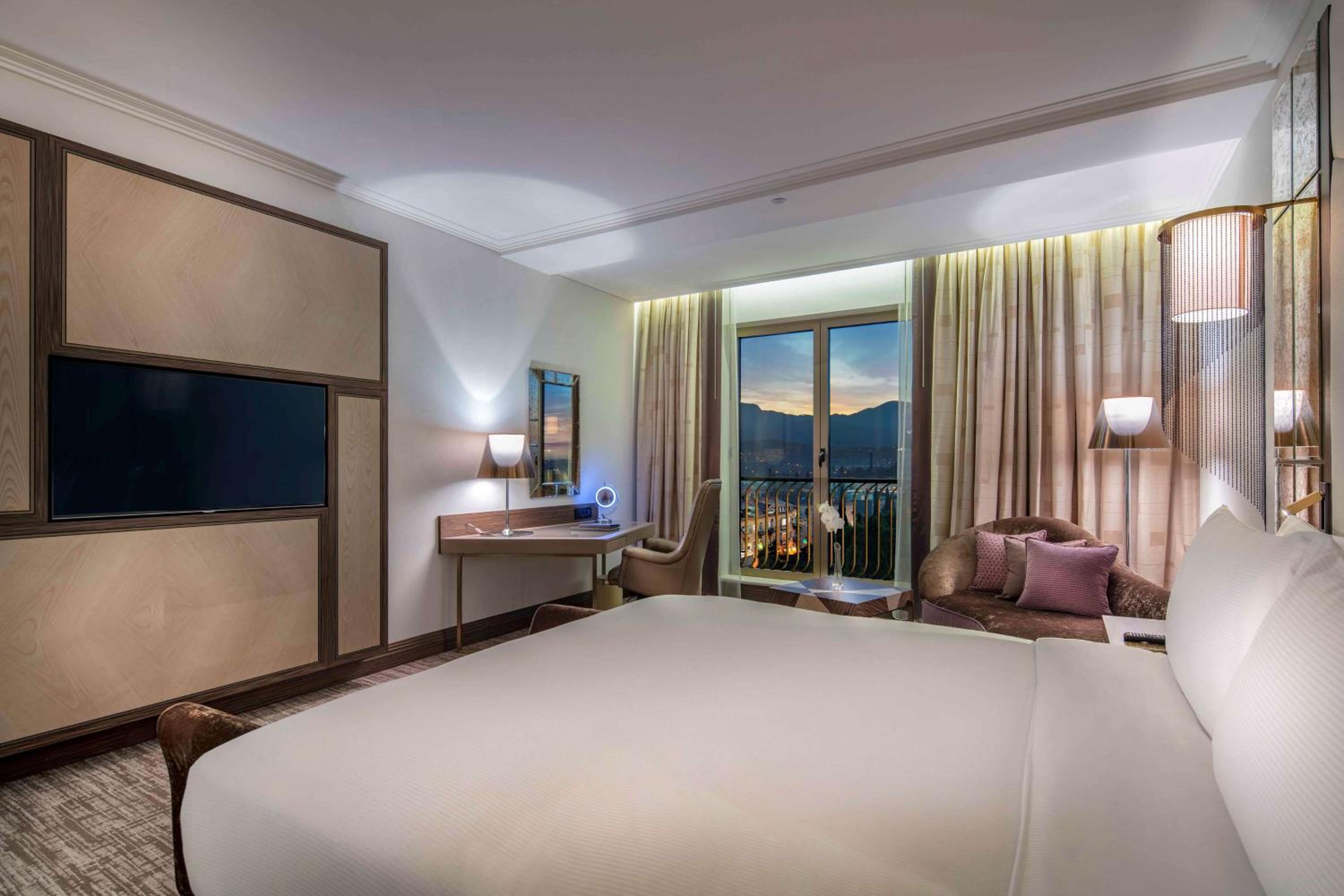 Executive King Room - Lounge Access - Photo 2
