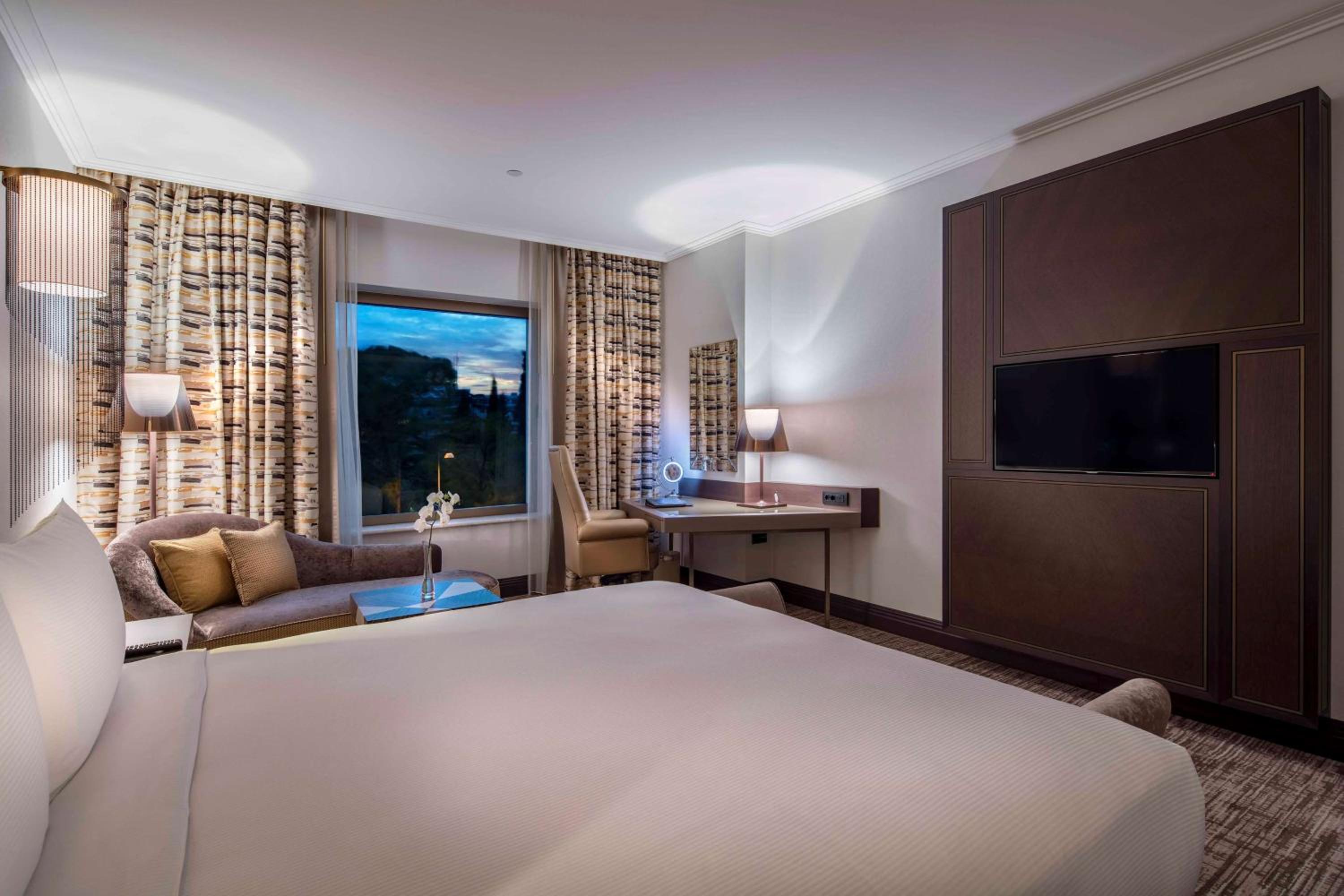 King Room with Park View - Photo 3