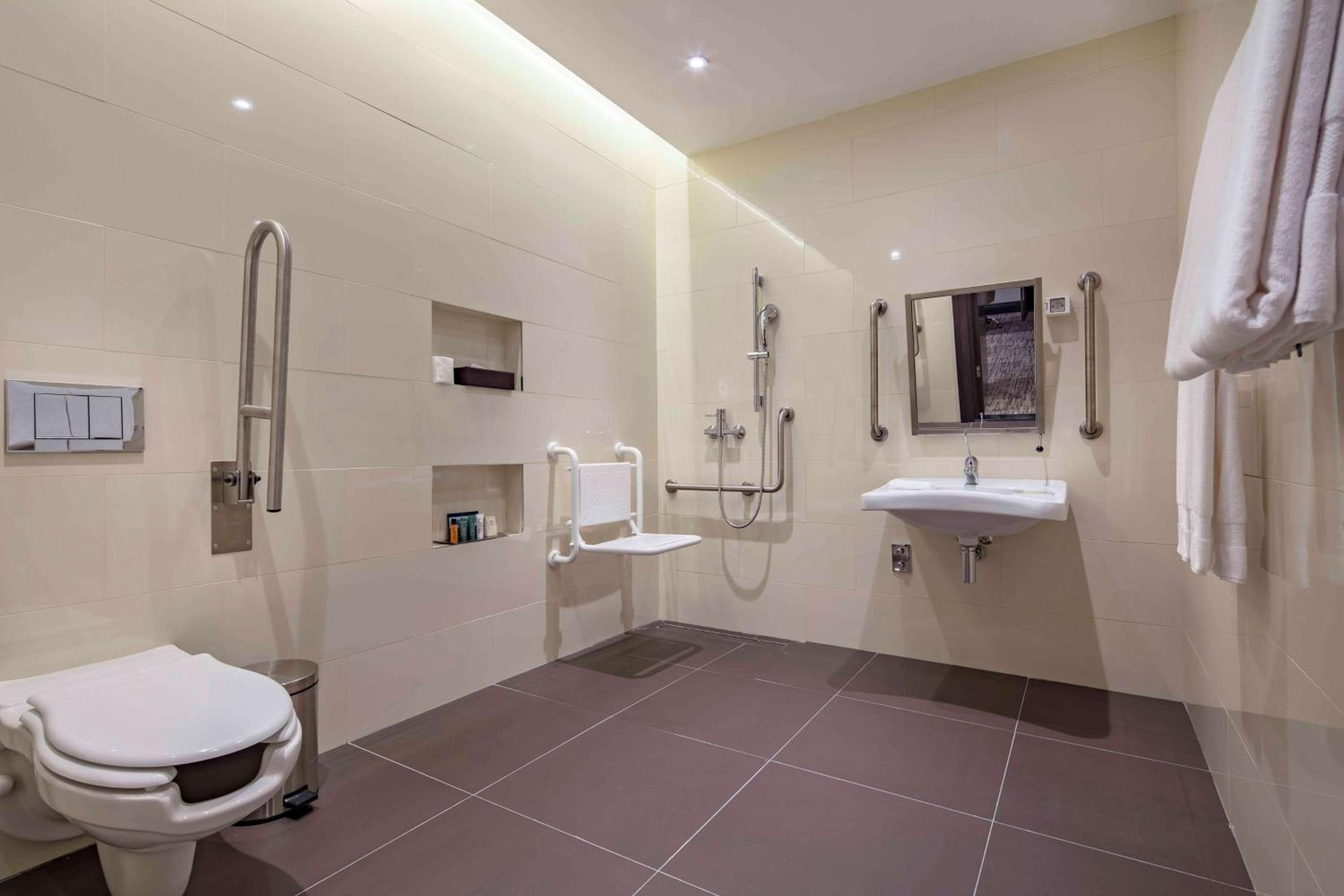 King Room - Mobility Access - Photo 5
