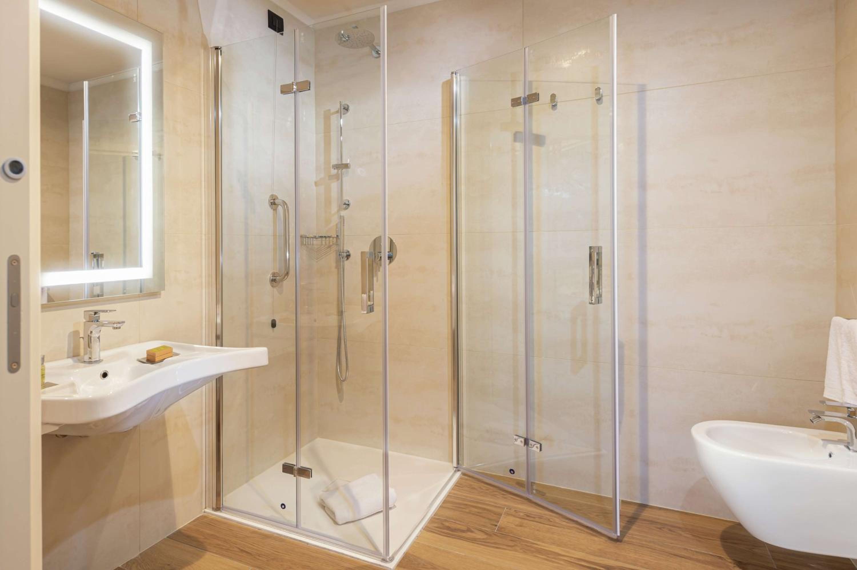 King Room - Mobility Accessible