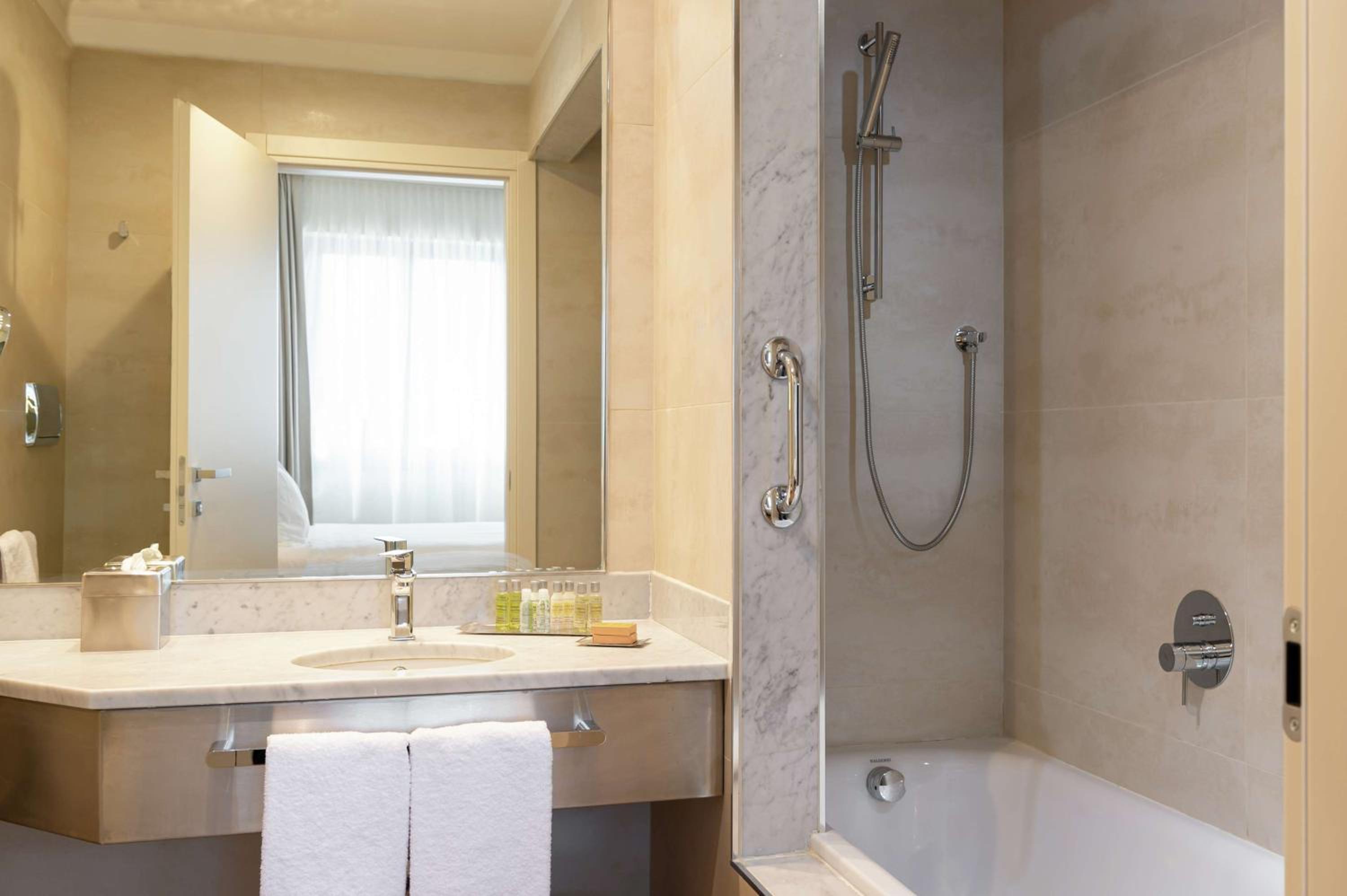 One-Bedroom Suite with Two Double Beds