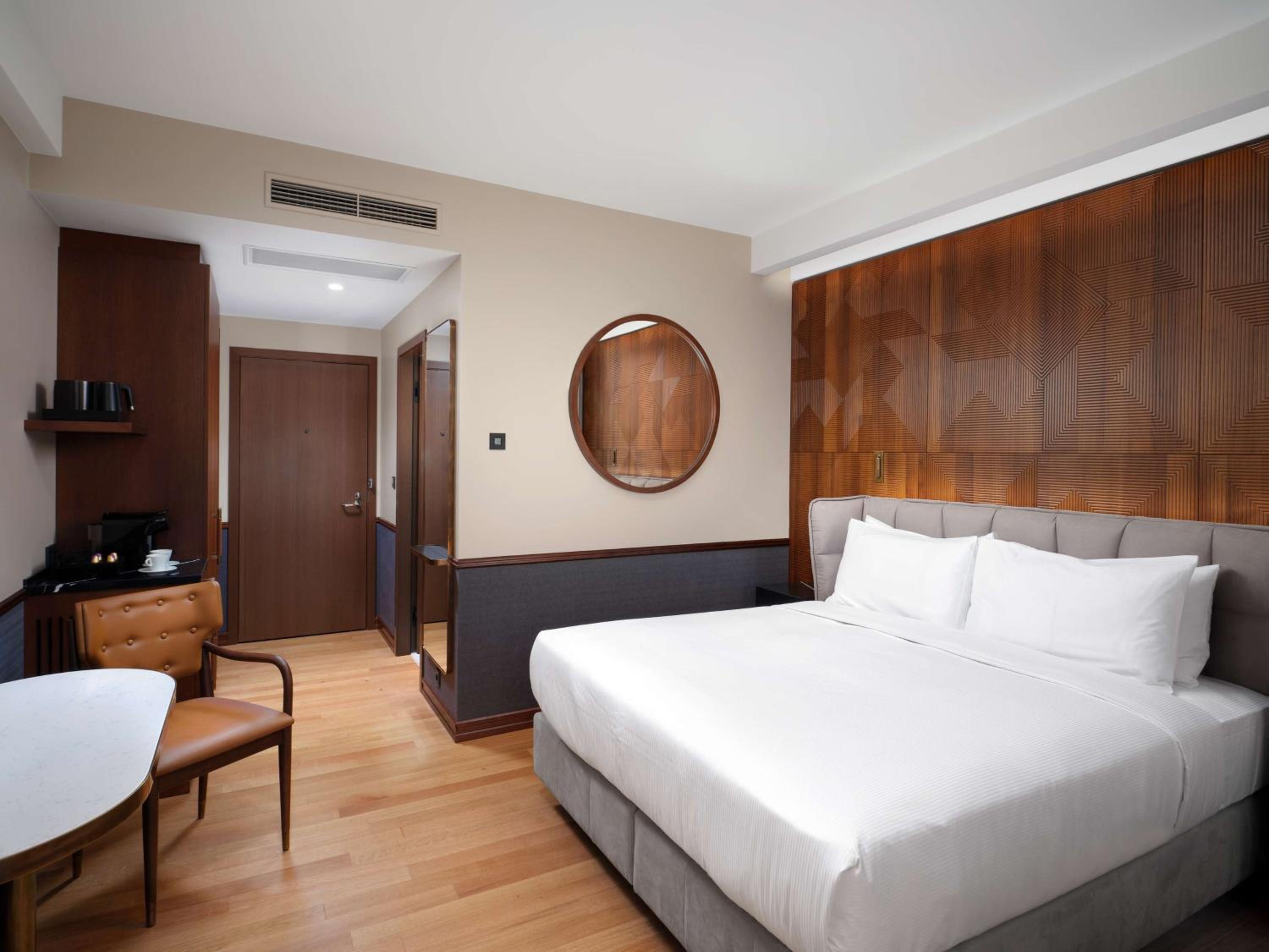 Classic King Room - Photo 2