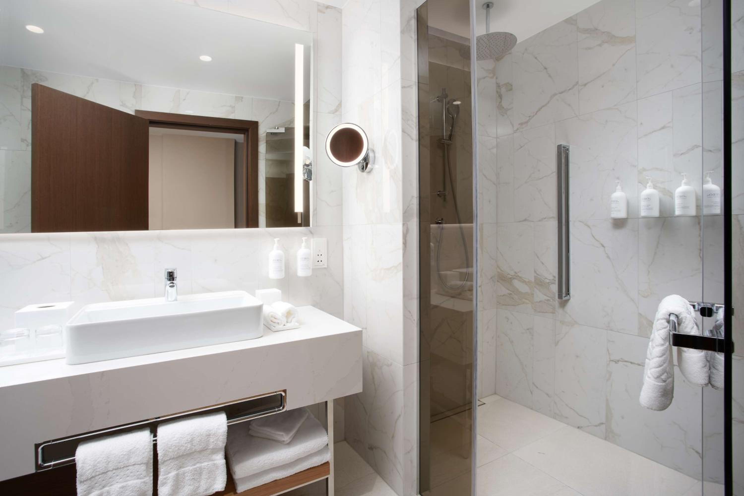 Deluxe King Room - Photo 1