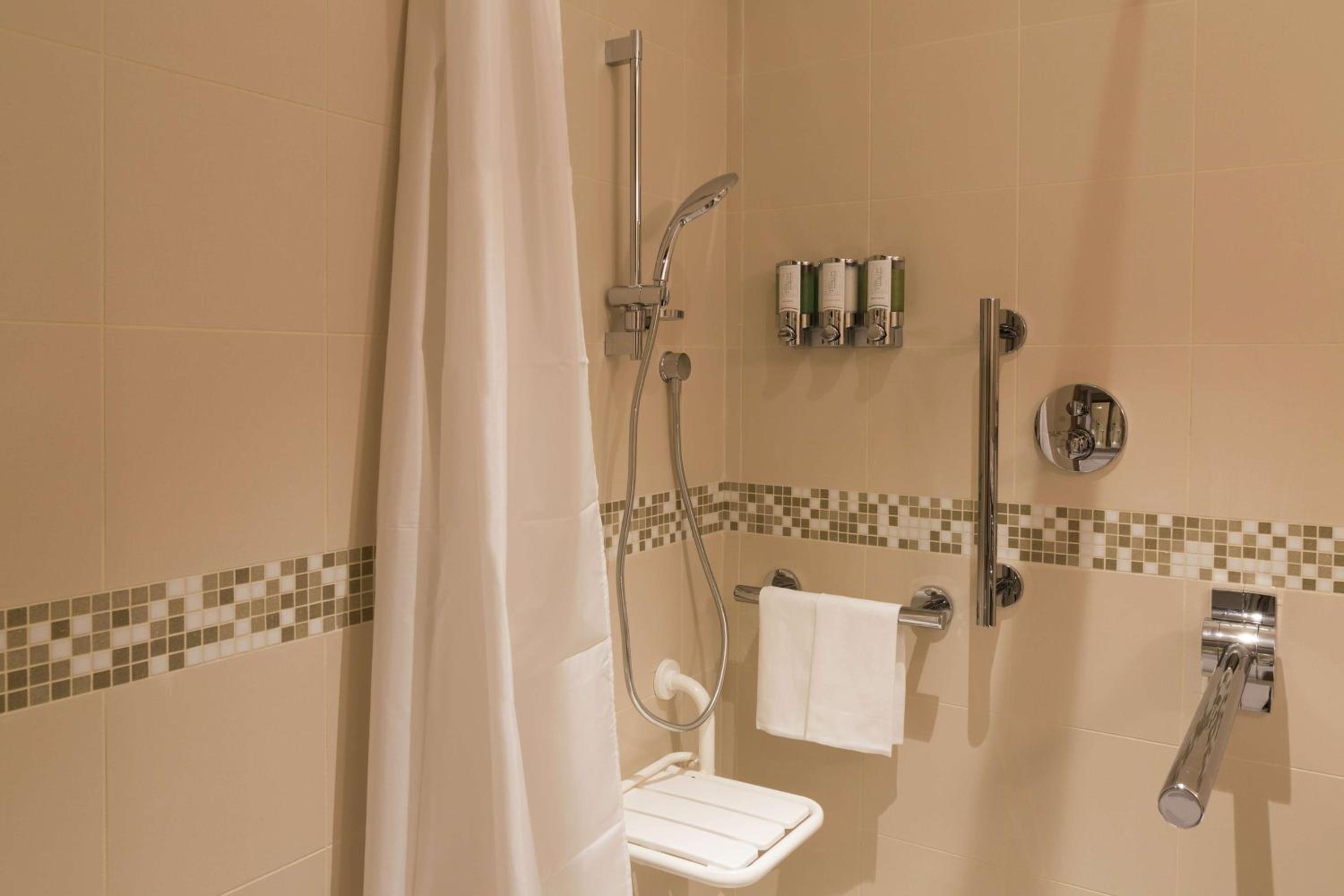 Queen Room - Accessible