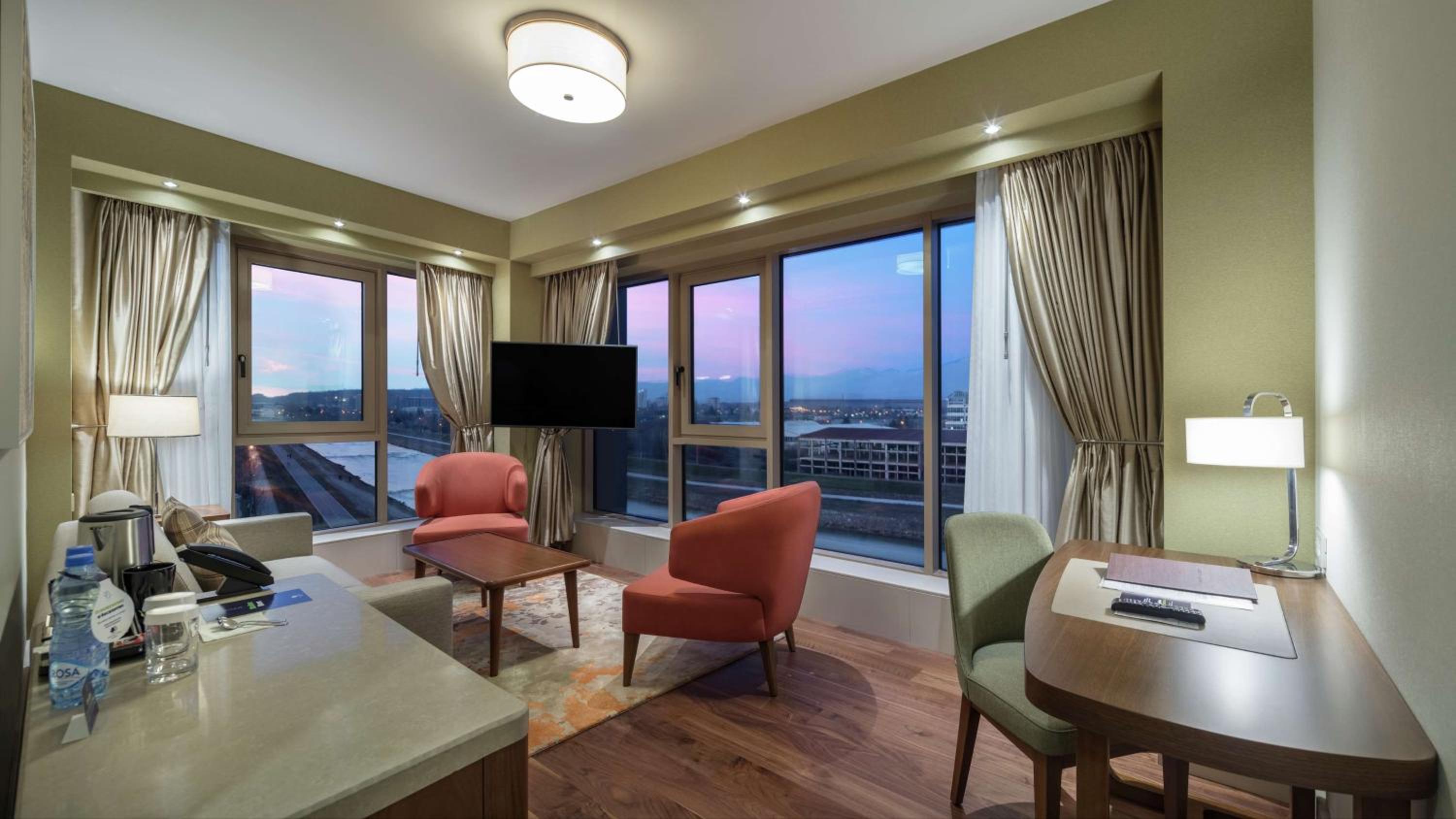 One-Bedroom King Suite