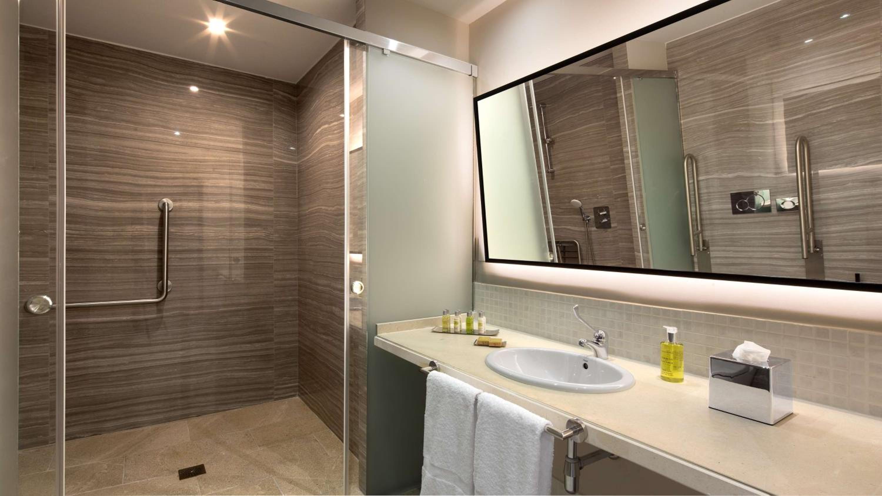 Deluxe King Room - Mobility Accessible