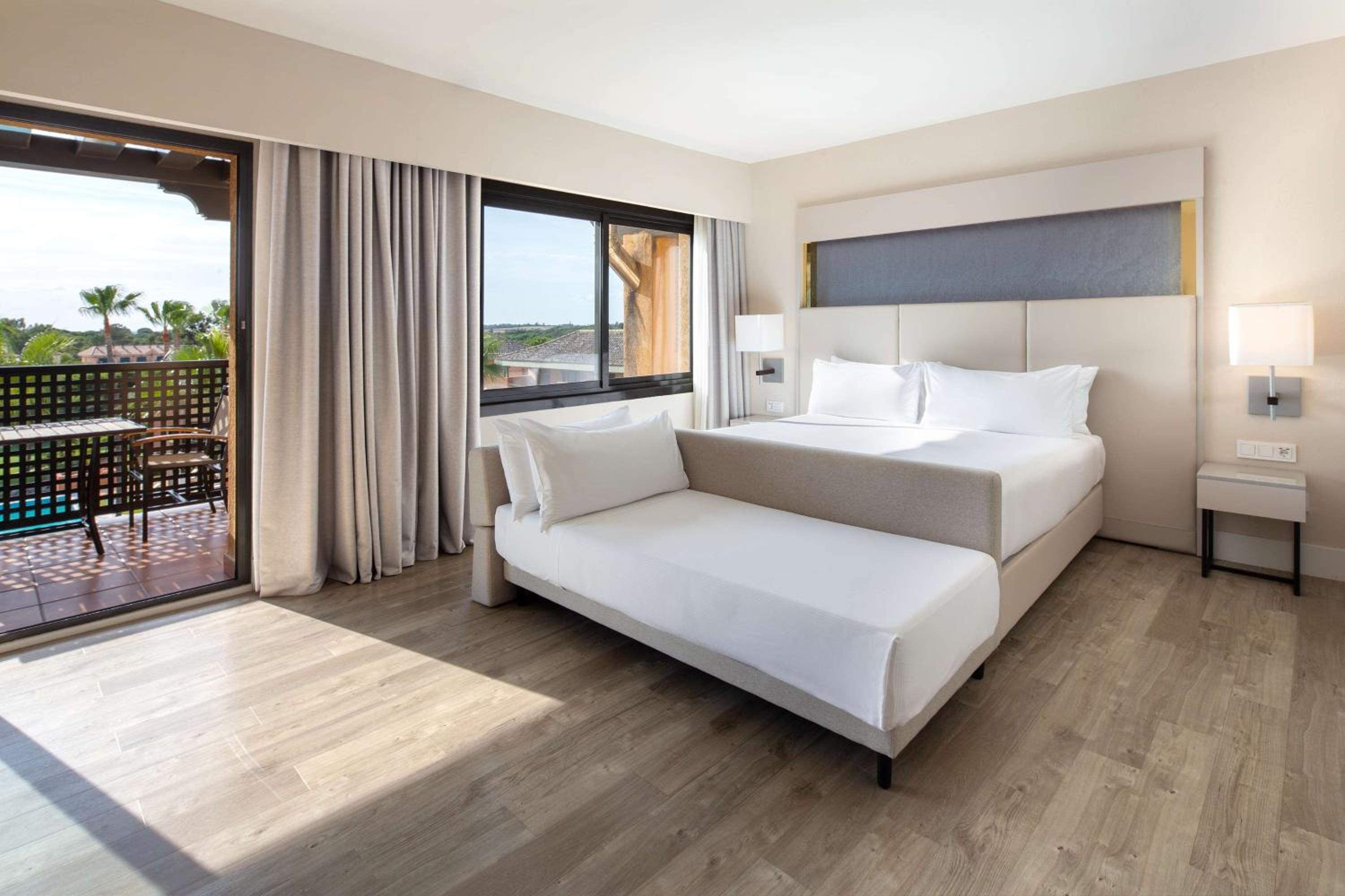 Deluxe King Room - Mobility Accessible