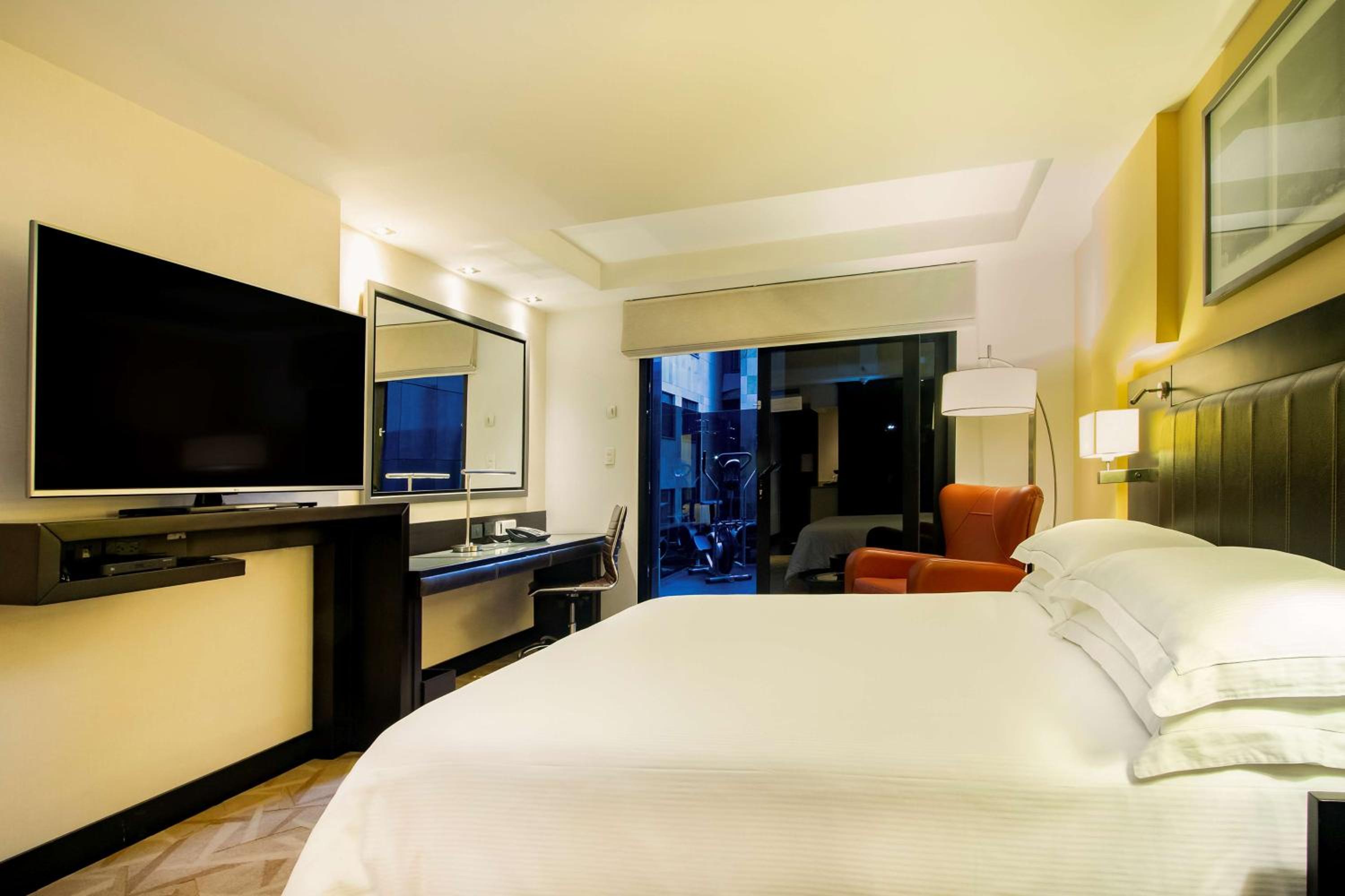 King Suite with Terrace - Photo 5