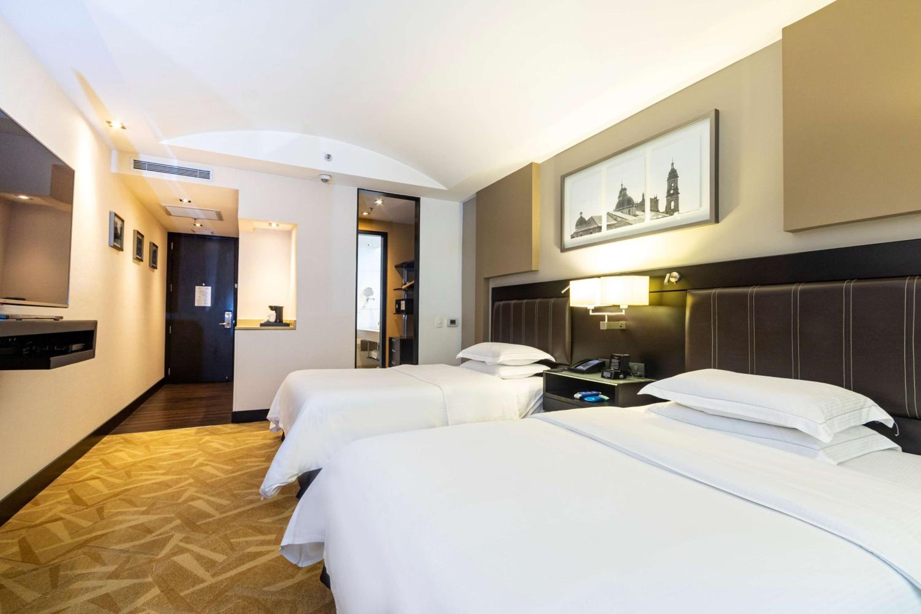Double Room Executive Level - Photo 1