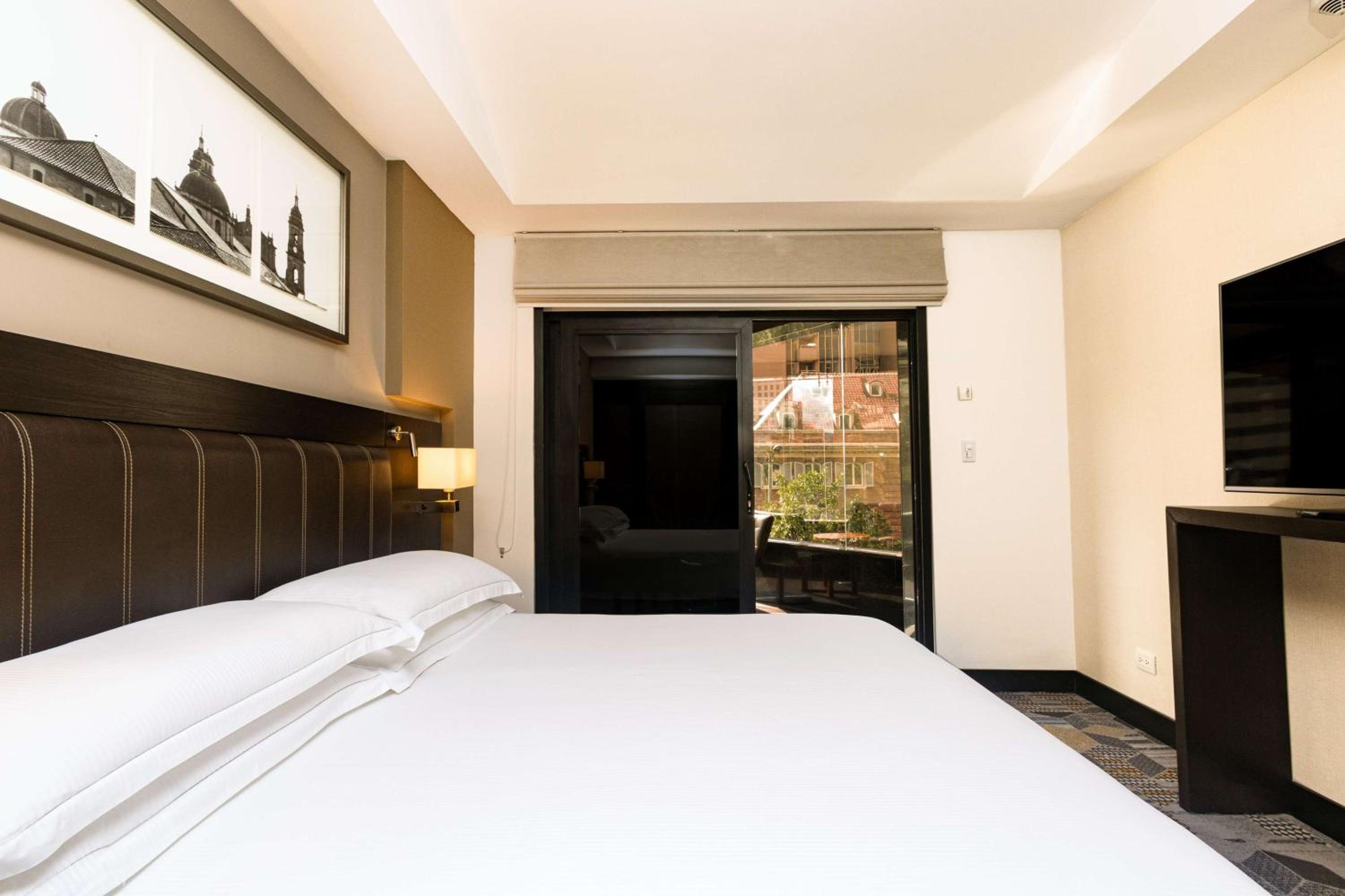 King Suite with Terrace - Photo 8