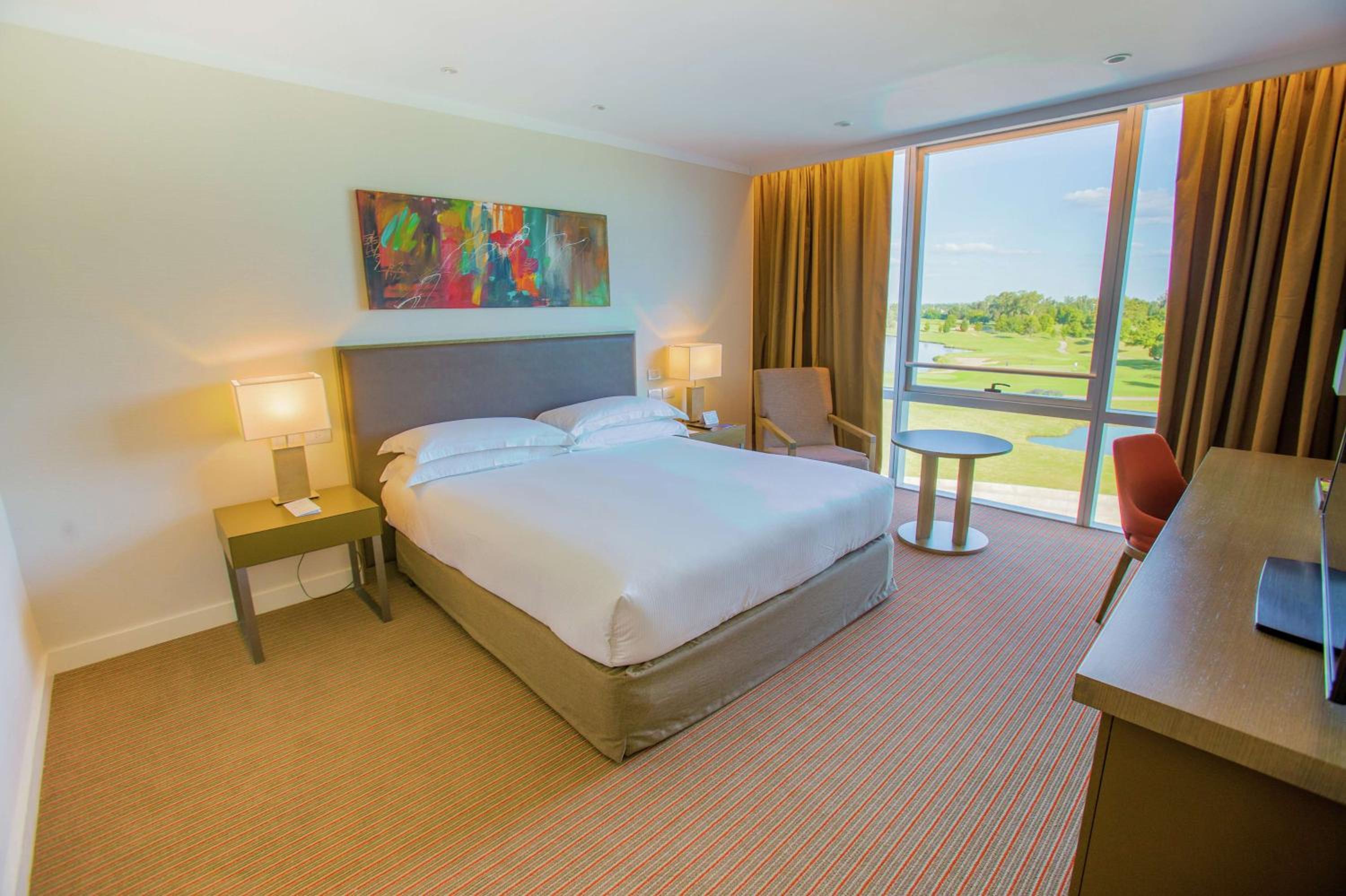 Deluxe Room with Roll-in Shower - Mobility Accessible