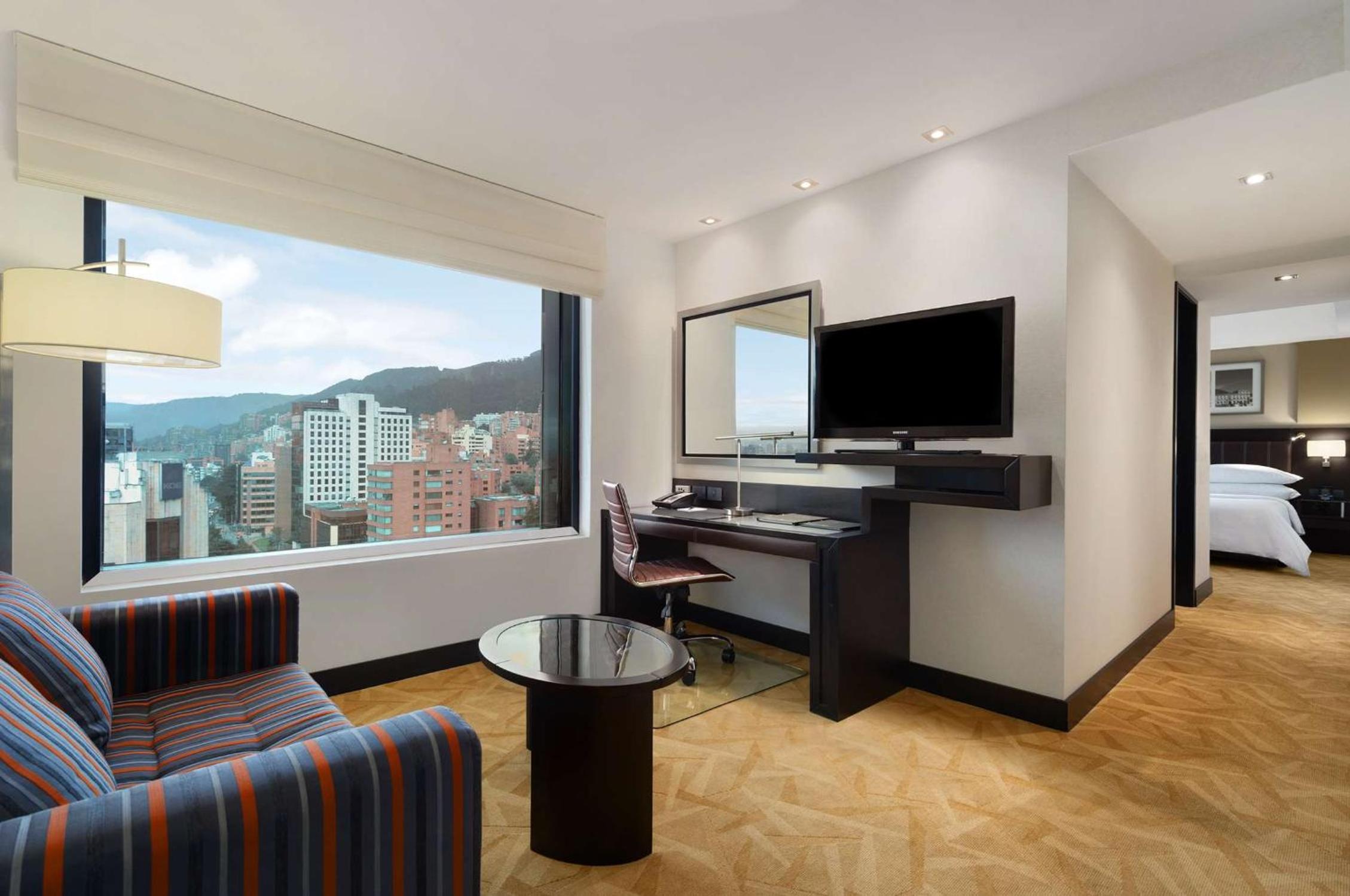 One-Bedroom King Suite - Photo 7